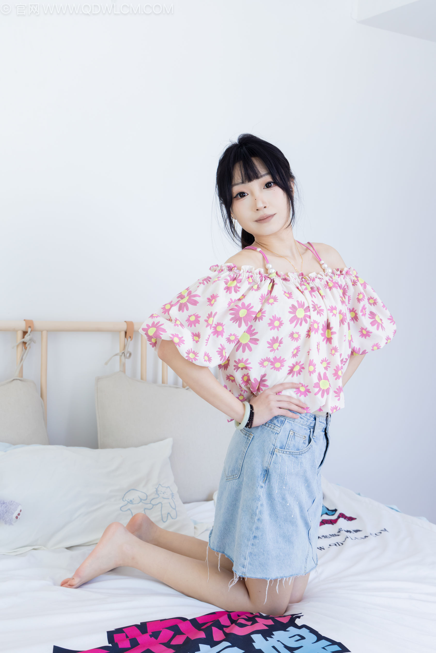 物恋传媒 No.2240 嘟嘟 -三双高跟鞋、薄肉丝、裸足、视频以超近景特写为主/(155P)