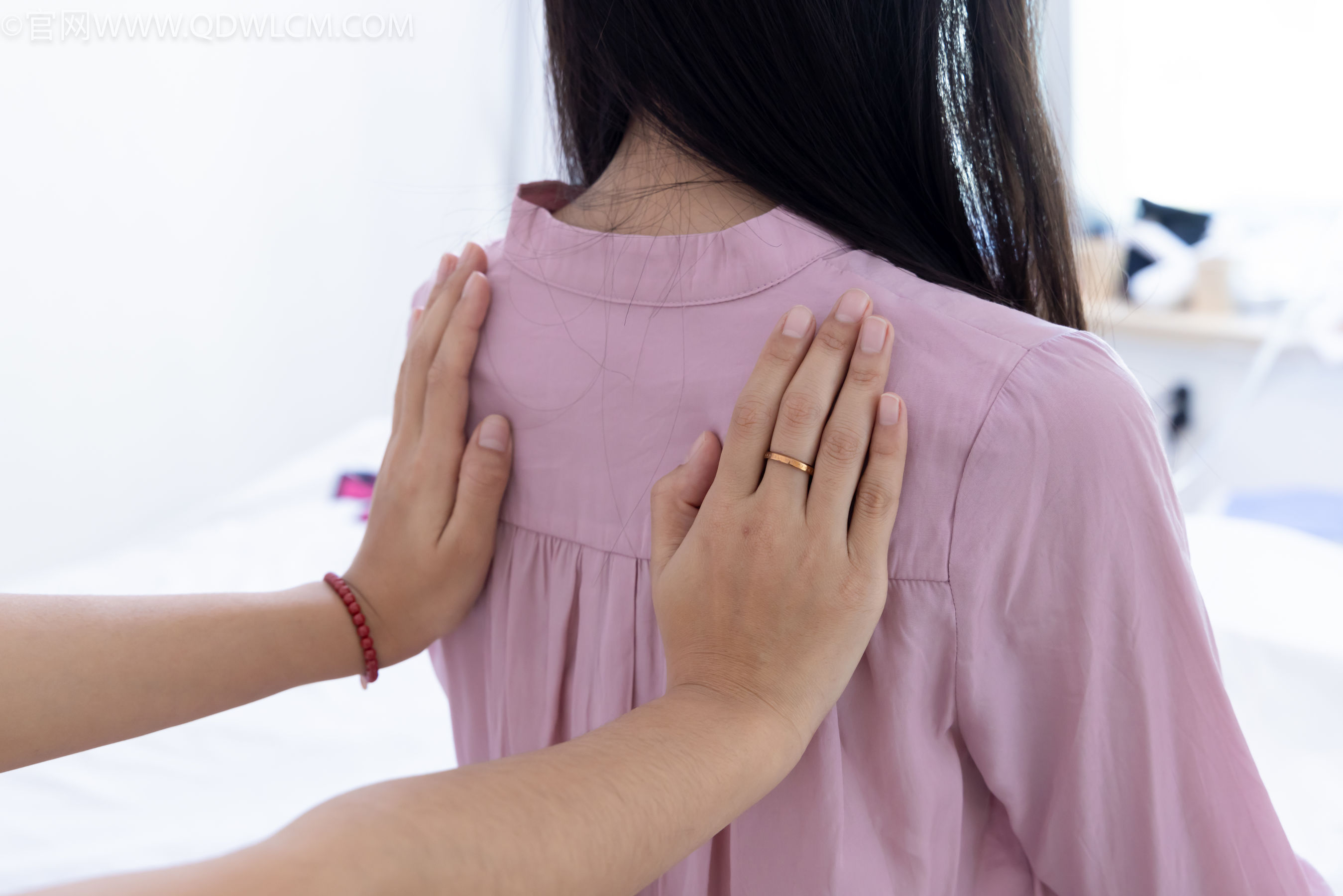 物恋传媒 No.2259 菜菜&岚岚 -平底鞋、高跟鞋、厚黑丝、薄白丝、裸足、运功疗伤剧情/(170P)