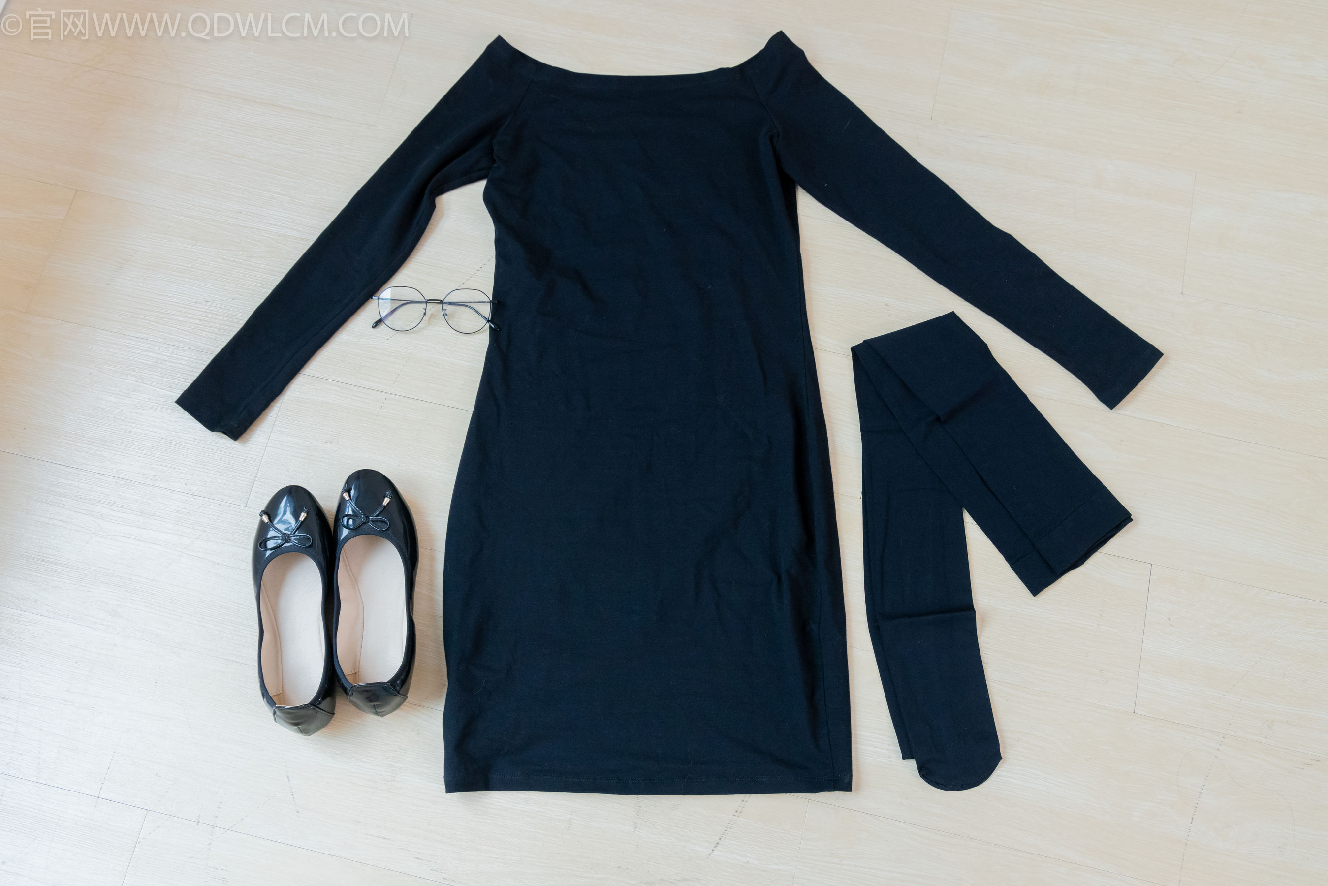 物恋传媒 No.2265 恬恬 -平底鞋、厚黑丝、厚黑丝踩奶油蛋糕剧情/(157P)