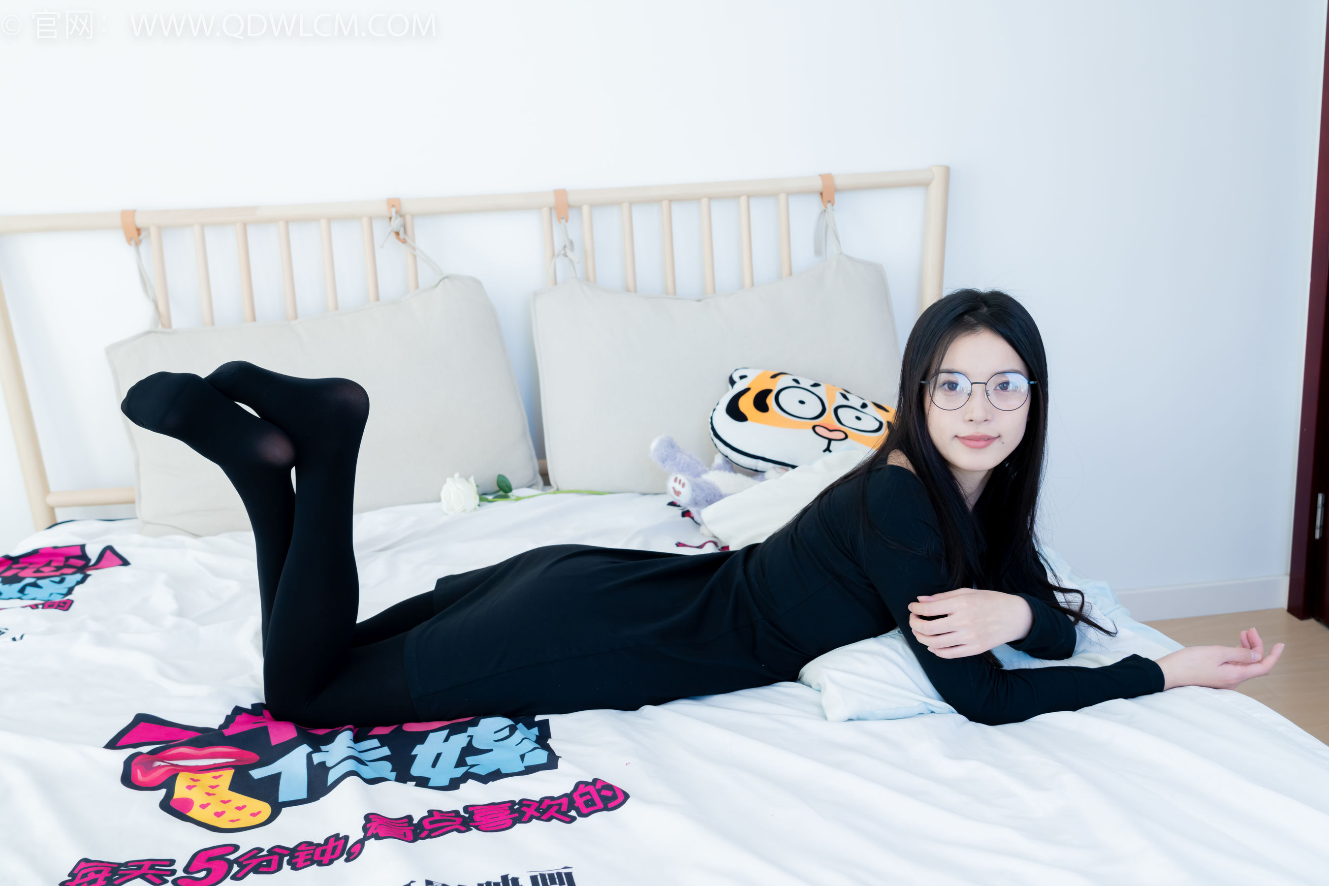 物恋传媒 No.2256 茯苓 -平底鞋、厚肉丝、厚黑丝、皮筋绑脚和挠脚心剧情/(220P)