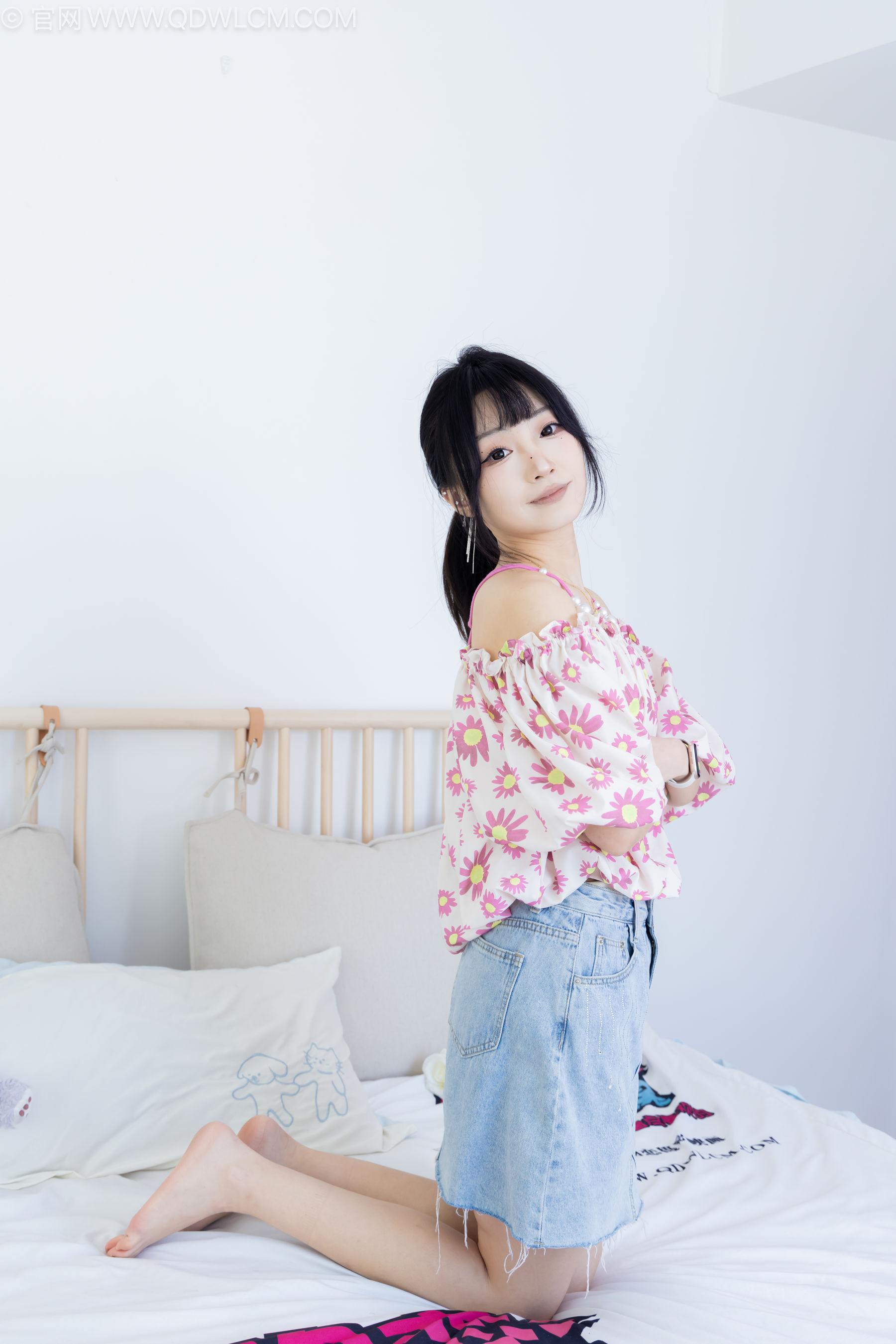 物恋传媒 No.2240 嘟嘟 -三双高跟鞋、薄肉丝、裸足、视频以超近景特写为主/(155P)