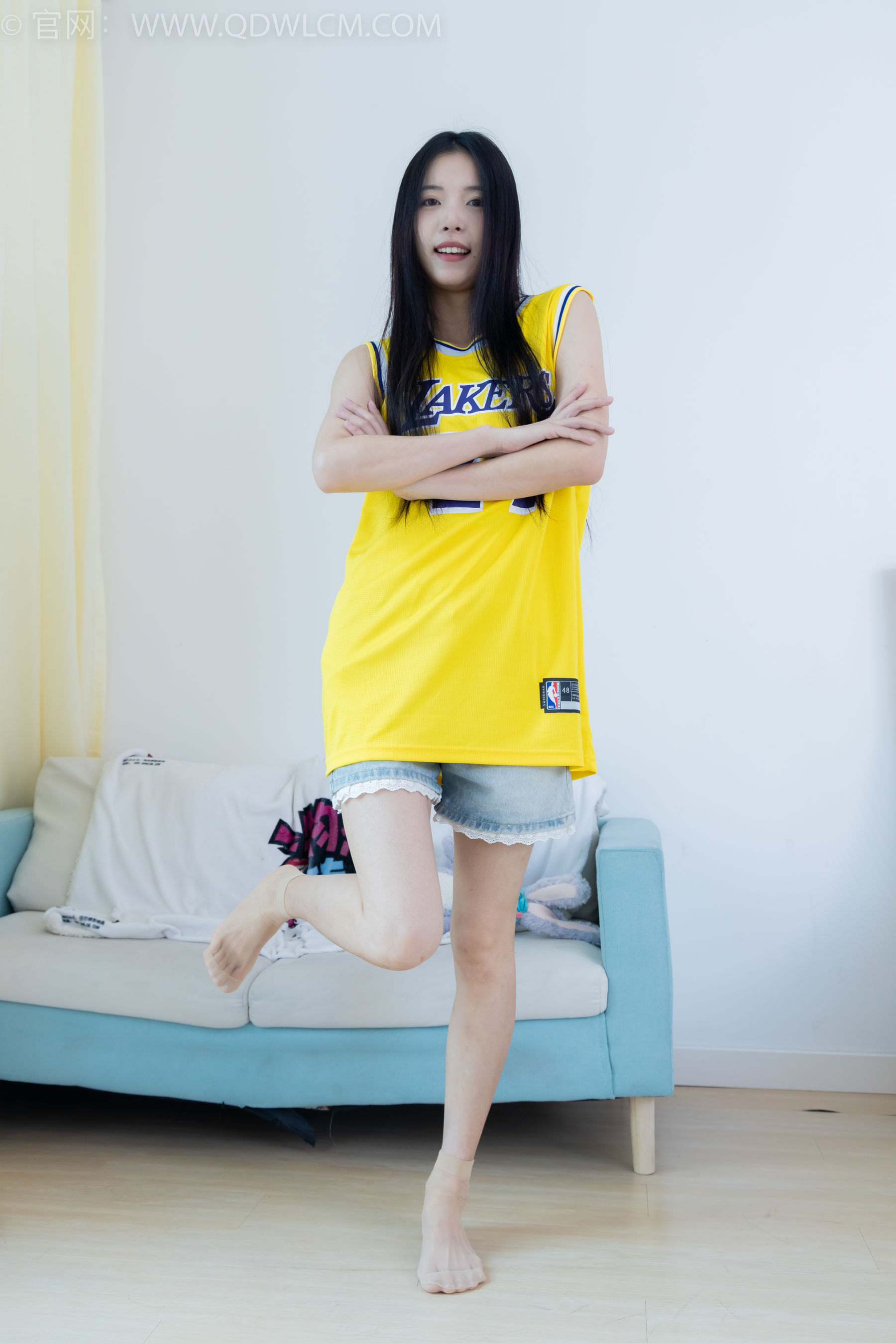 物恋传媒 No.2245 茯苓 -板鞋、短款薄肉丝、裸足/(190P)