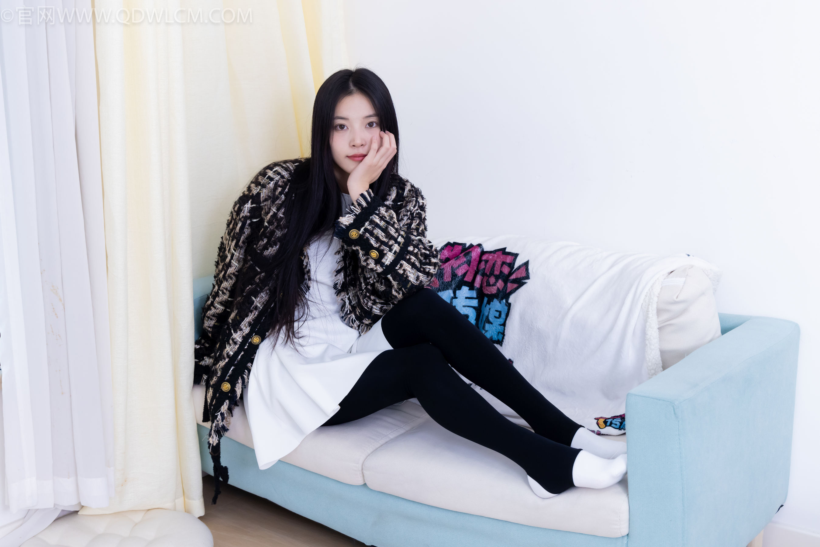 物恋传媒 No.2260 茯苓 -板鞋、黑色踩脚裤、白棉袜/(156P)