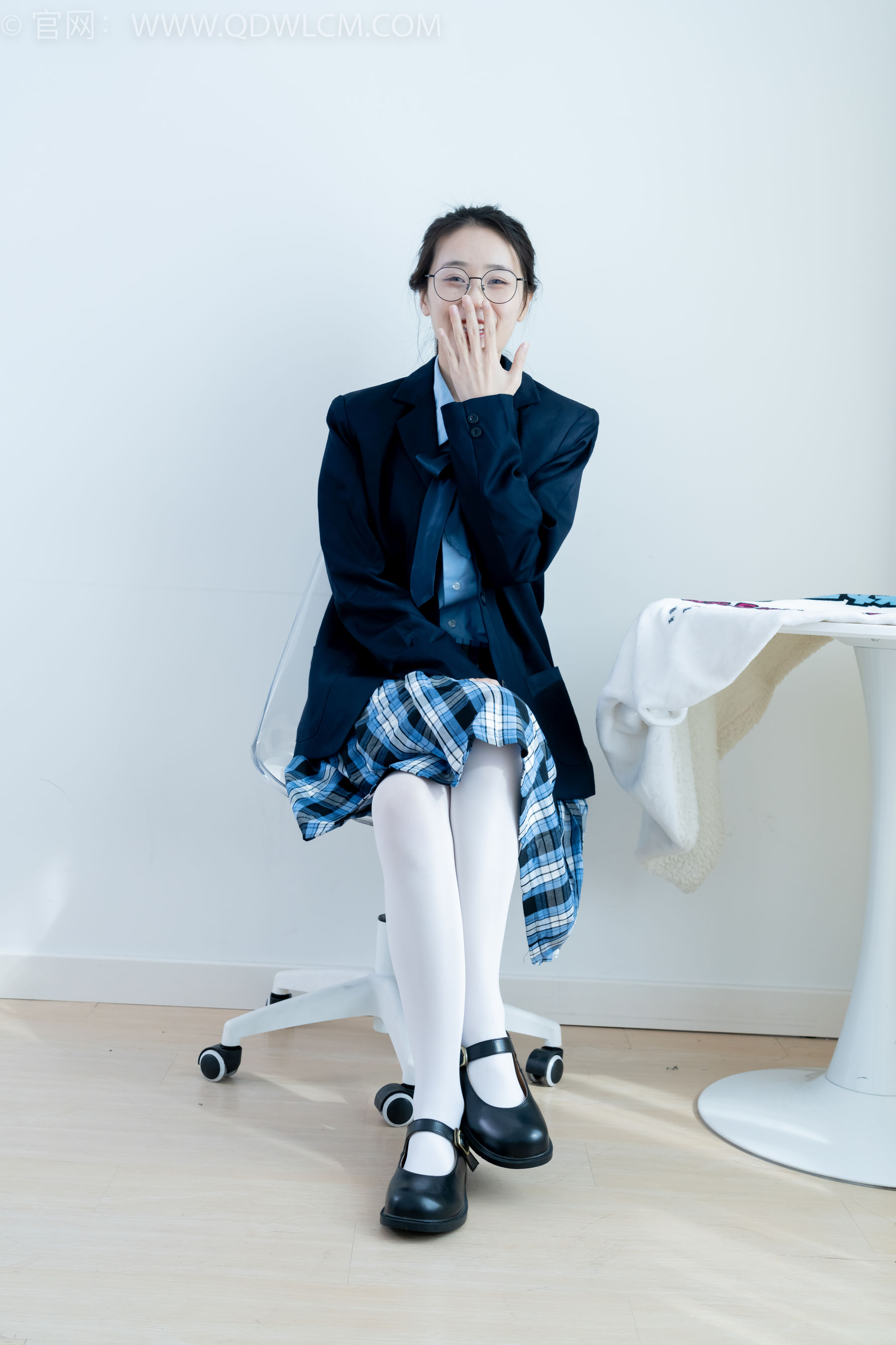 物恋传媒 No.2244 菜菜 -皮鞋、厚白丝、jk制服、皮筋绑脚老头乐挠脚剧情/(160P)