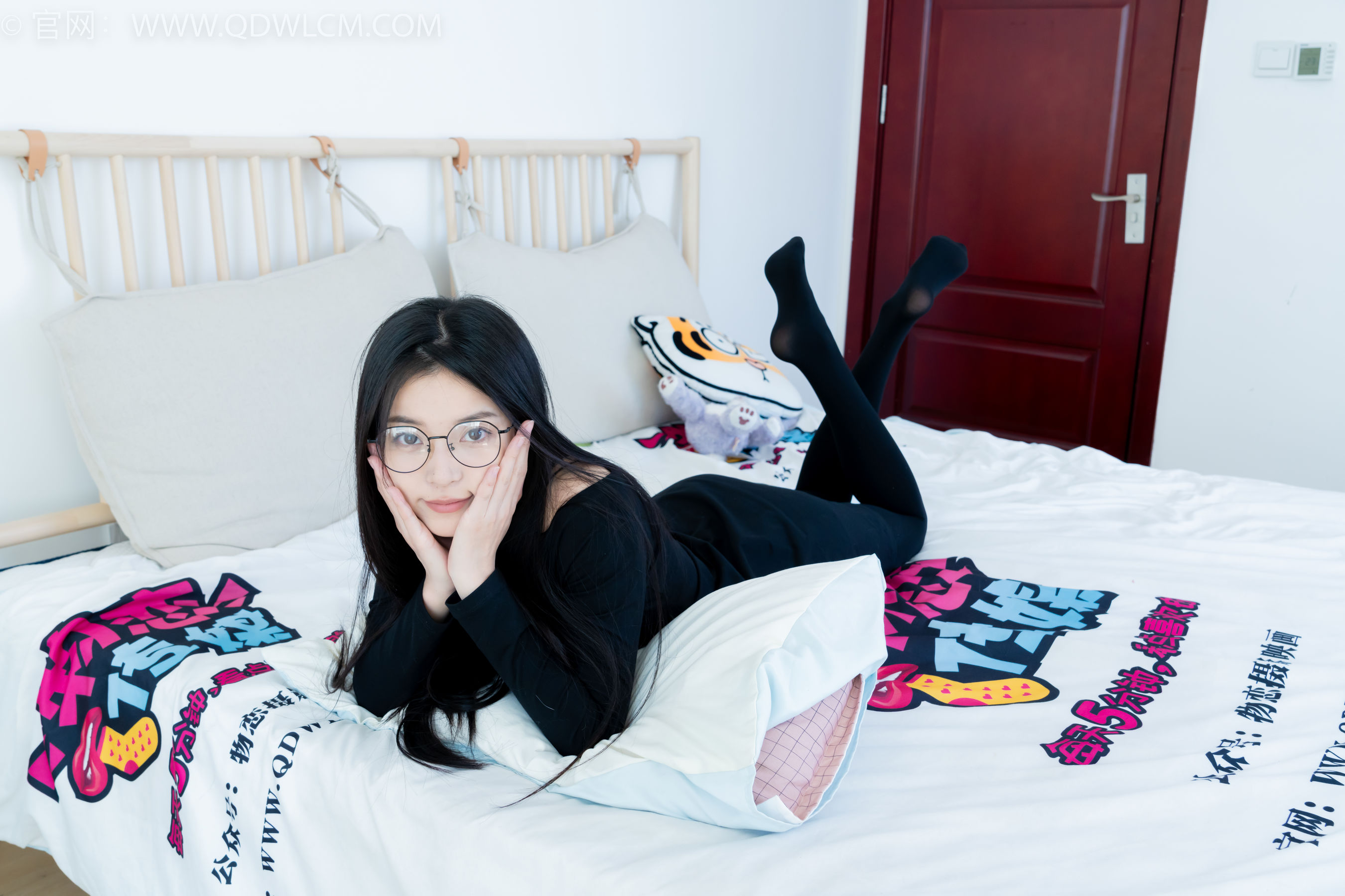 物恋传媒 No.2256 茯苓 -平底鞋、厚肉丝、厚黑丝、皮筋绑脚和挠脚心剧情/(220P)