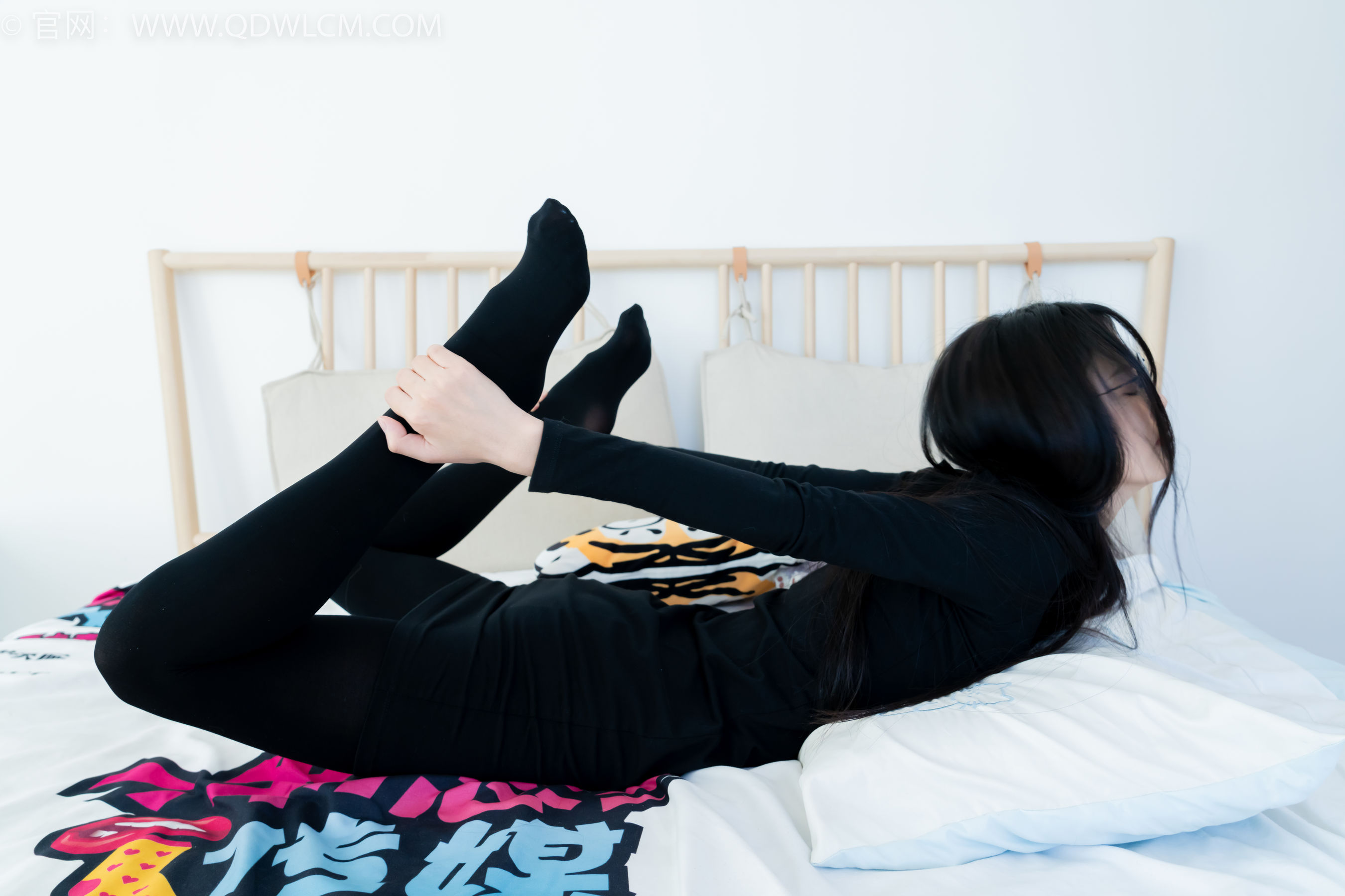 物恋传媒 No.2256 茯苓 -平底鞋、厚肉丝、厚黑丝、皮筋绑脚和挠脚心剧情/(220P)