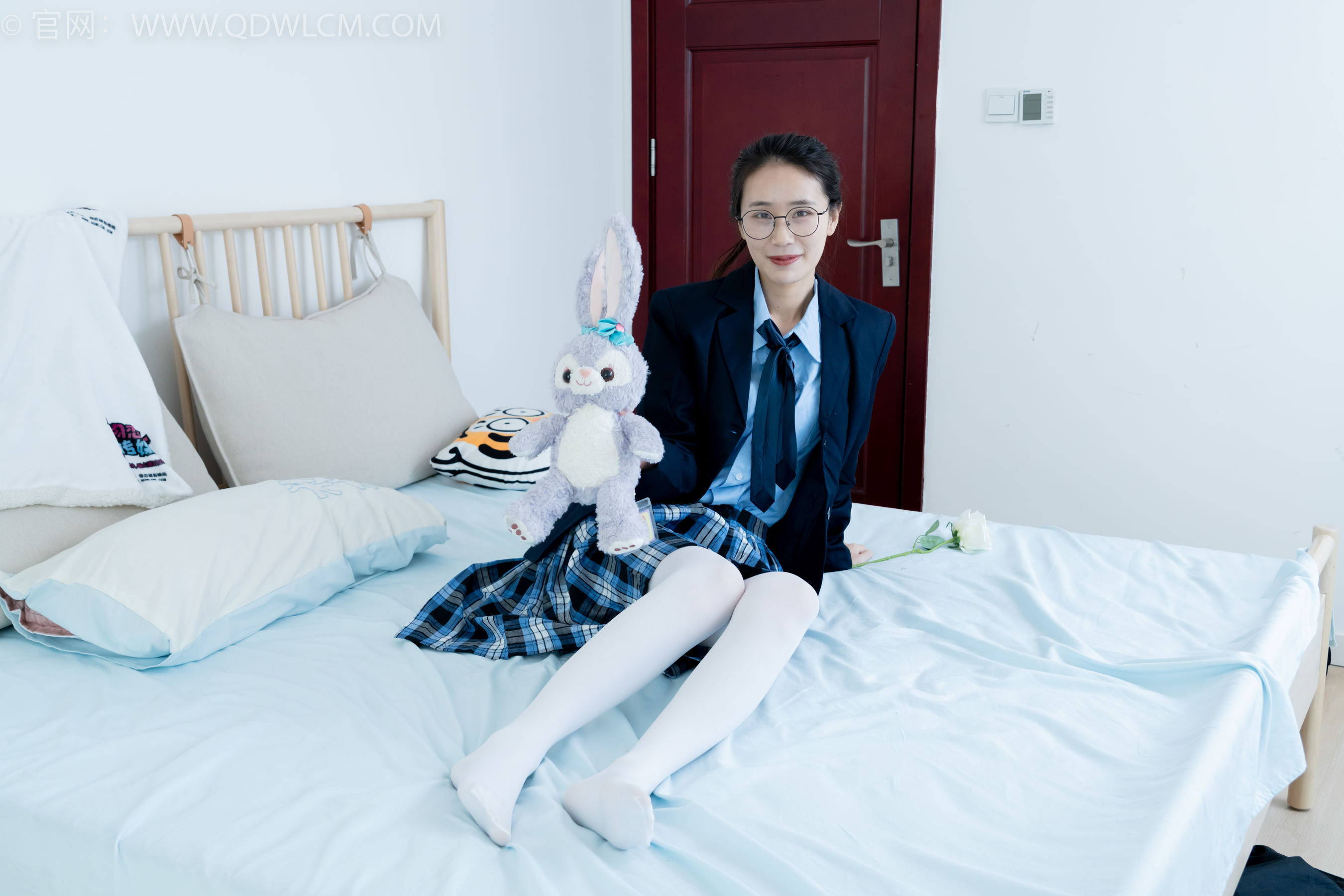 物恋传媒 No.2244 菜菜 -皮鞋、厚白丝、jk制服、皮筋绑脚老头乐挠脚剧情/(160P)