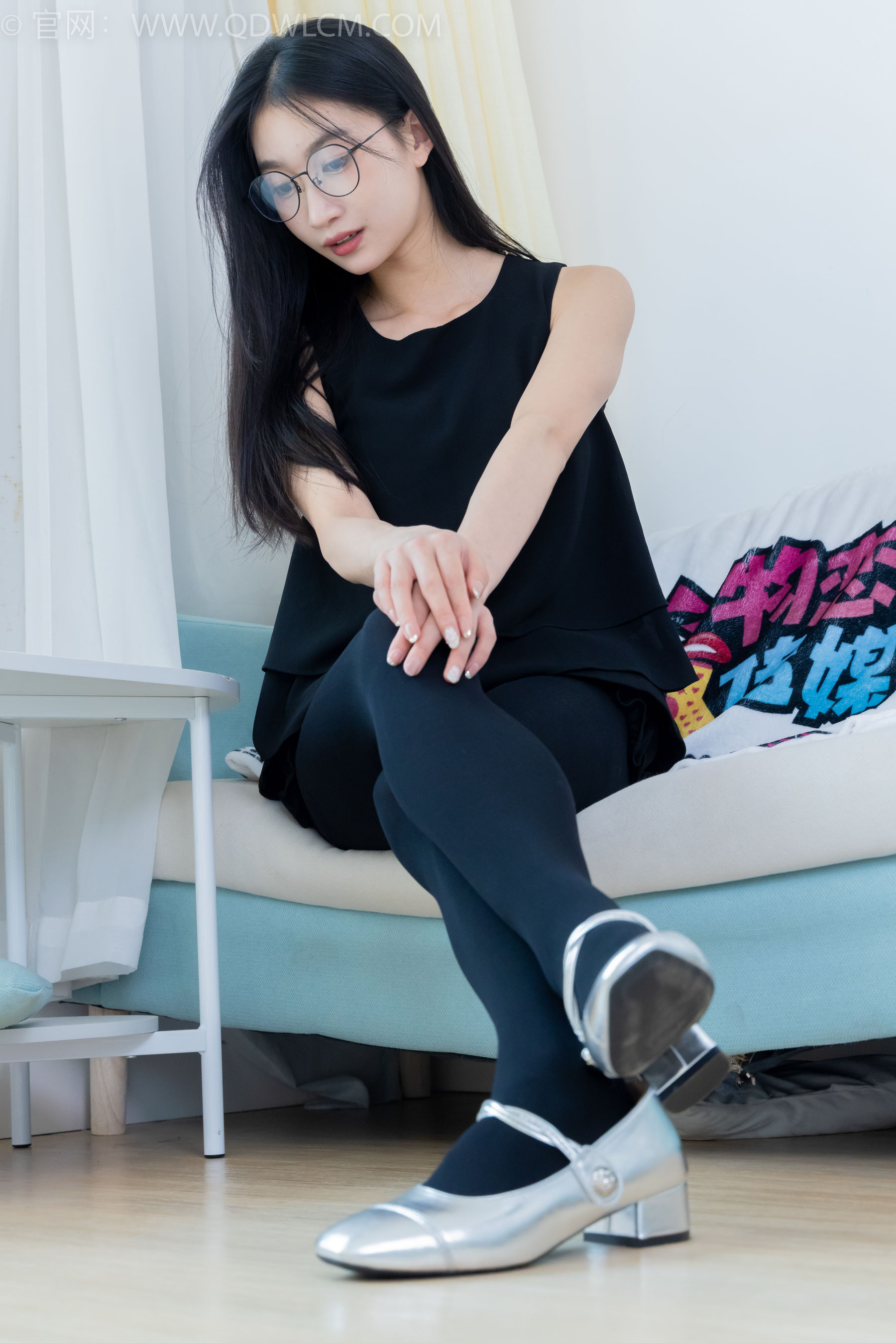 物恋传媒 No.2249 小影 -低跟鞋、厚黑丝/(150P)