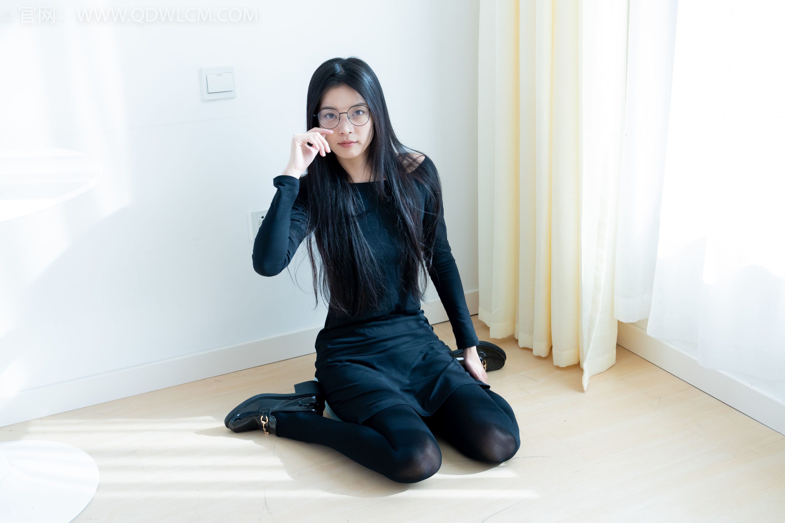 物恋传媒 No.2256 茯苓 -平底鞋、厚肉丝、厚黑丝、皮筋绑脚和挠脚心剧情/(220P)