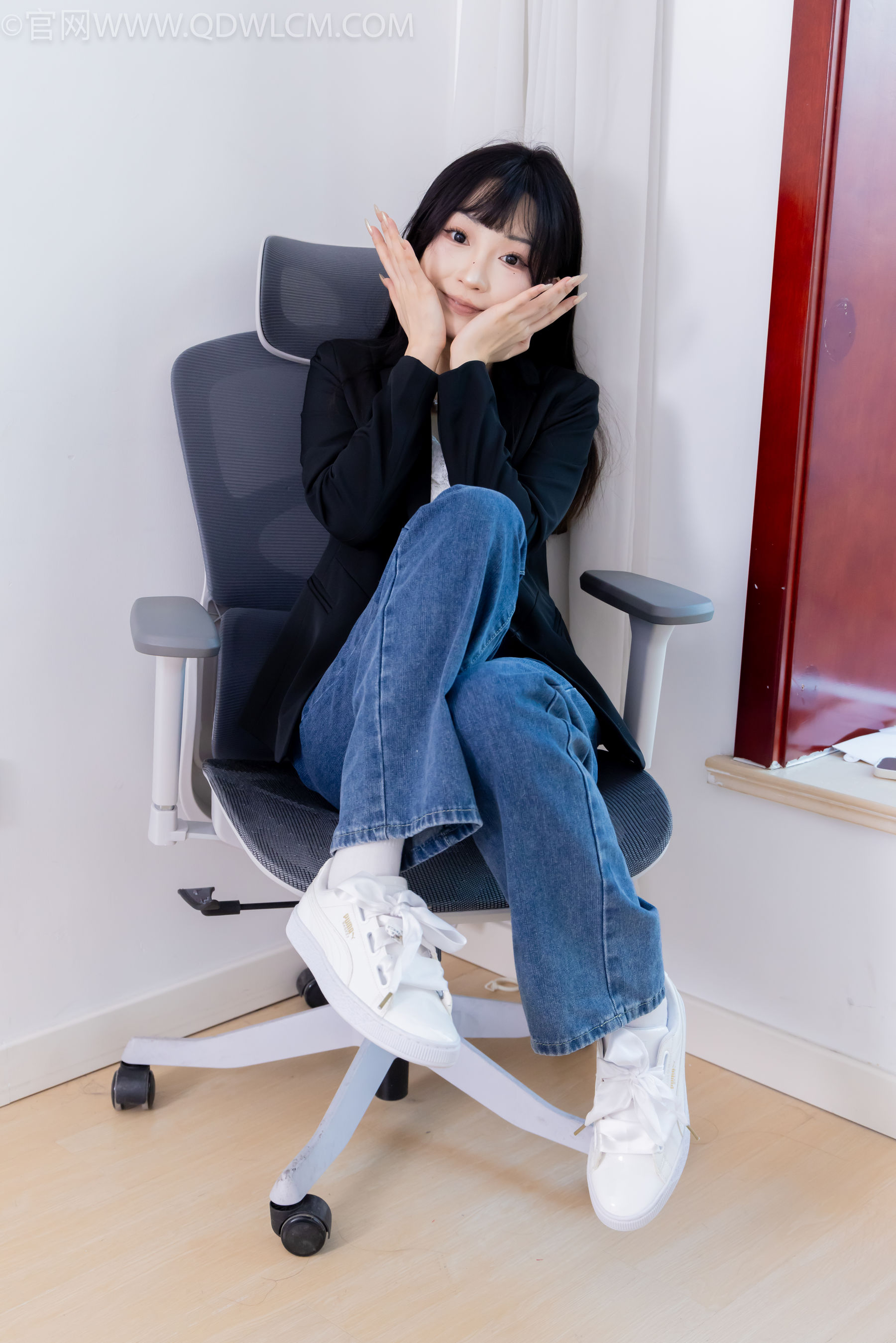 物恋传媒 No.2258 嘟嘟 -板鞋、白棉袜、裸足/(161P)