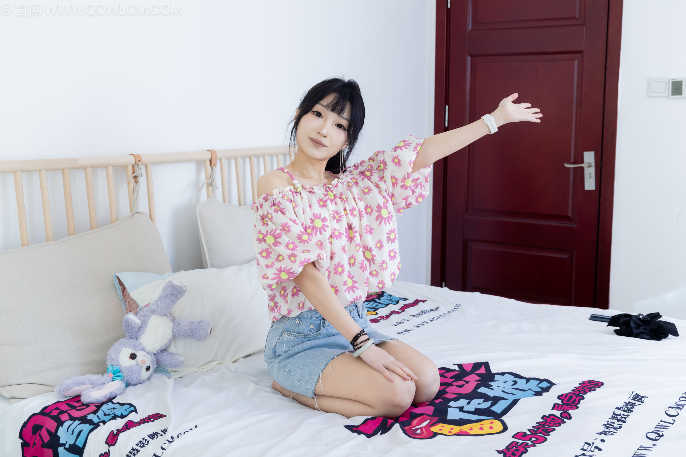 物恋传媒 No.2240 嘟嘟 -三双高跟鞋、薄肉丝、裸足、视频以超近景特写为主/(155P)