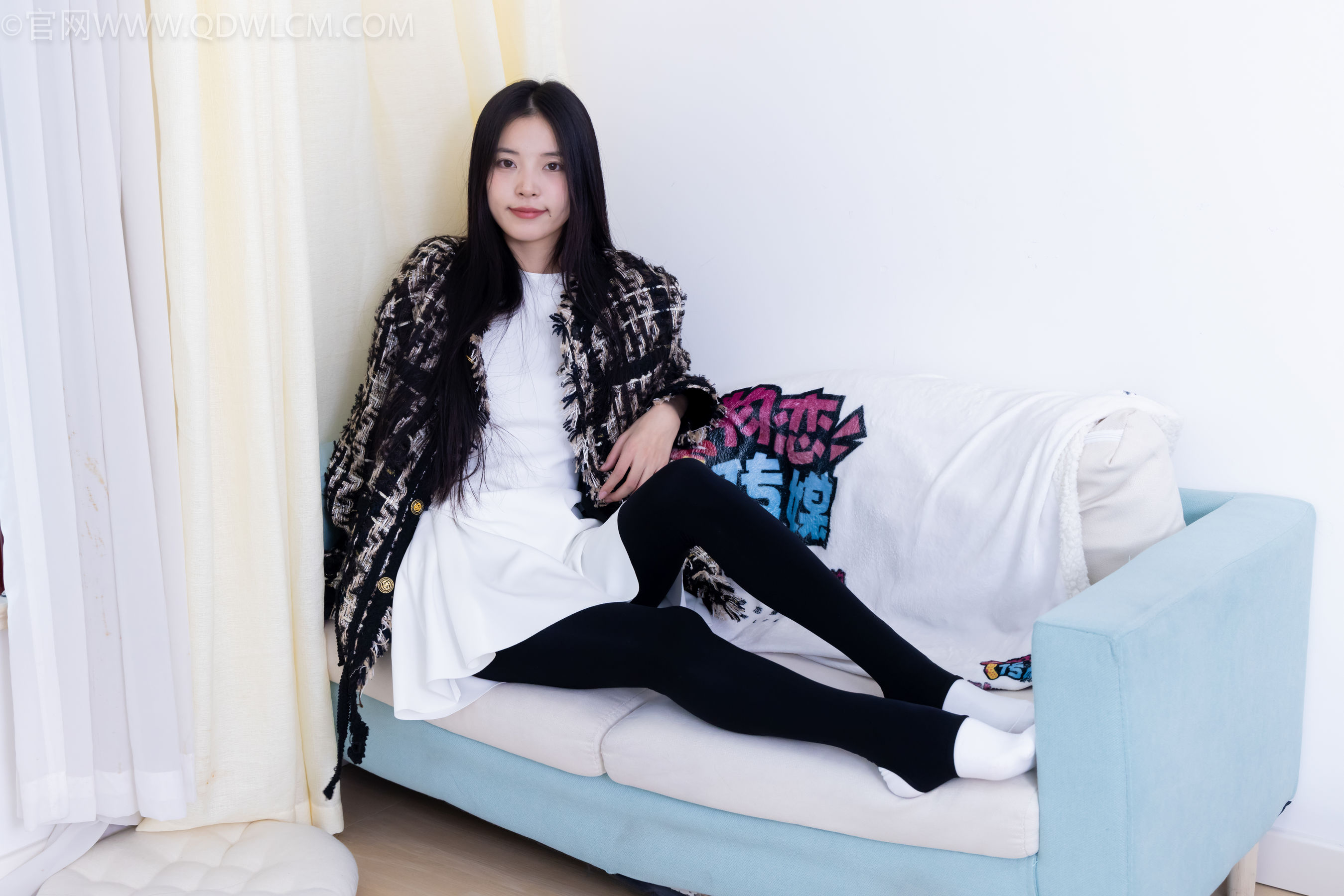 物恋传媒 No.2260 茯苓 -板鞋、黑色踩脚裤、白棉袜/(156P)