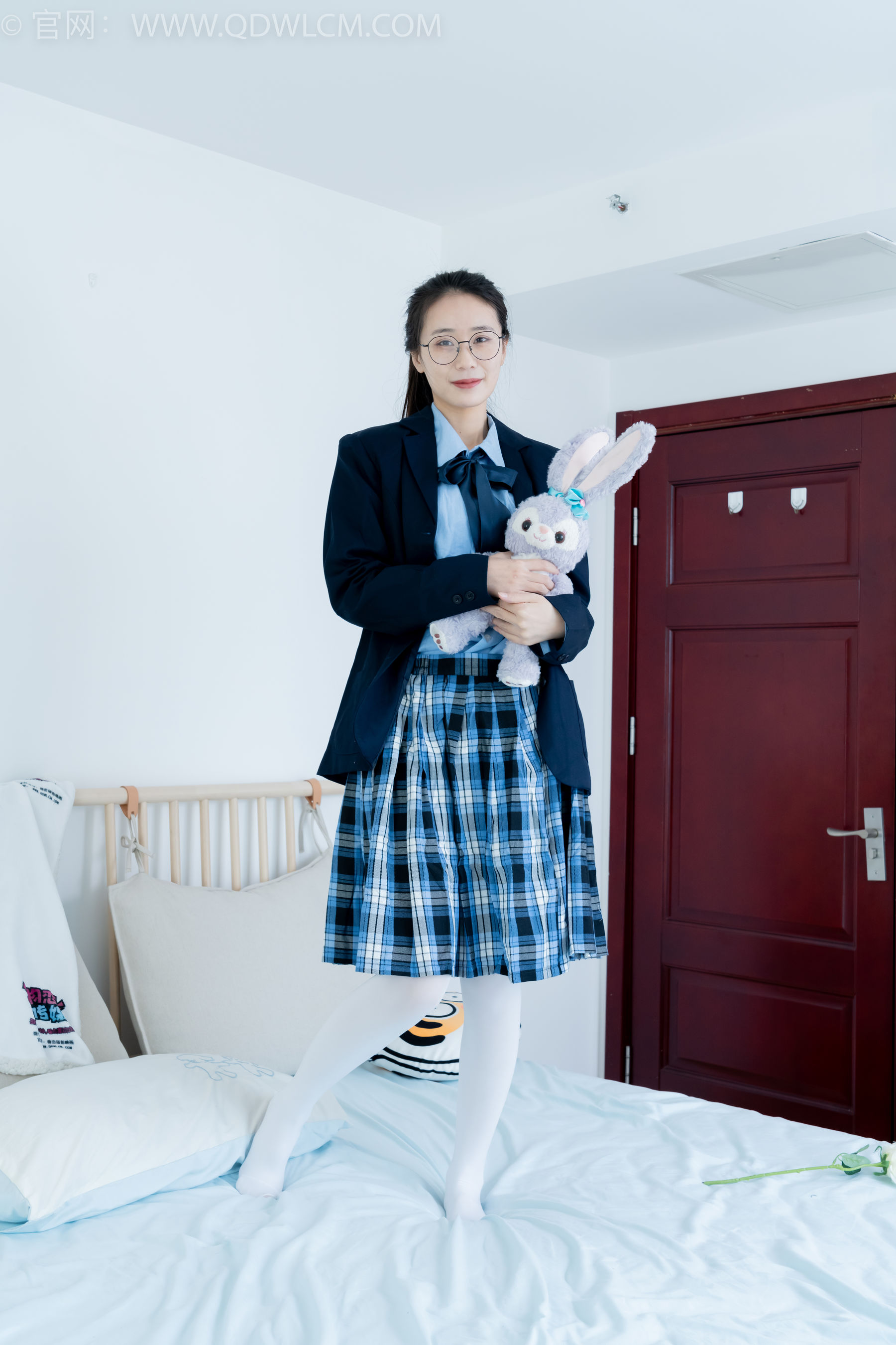 物恋传媒 No.2244 菜菜 -皮鞋、厚白丝、jk制服、皮筋绑脚老头乐挠脚剧情/(160P)