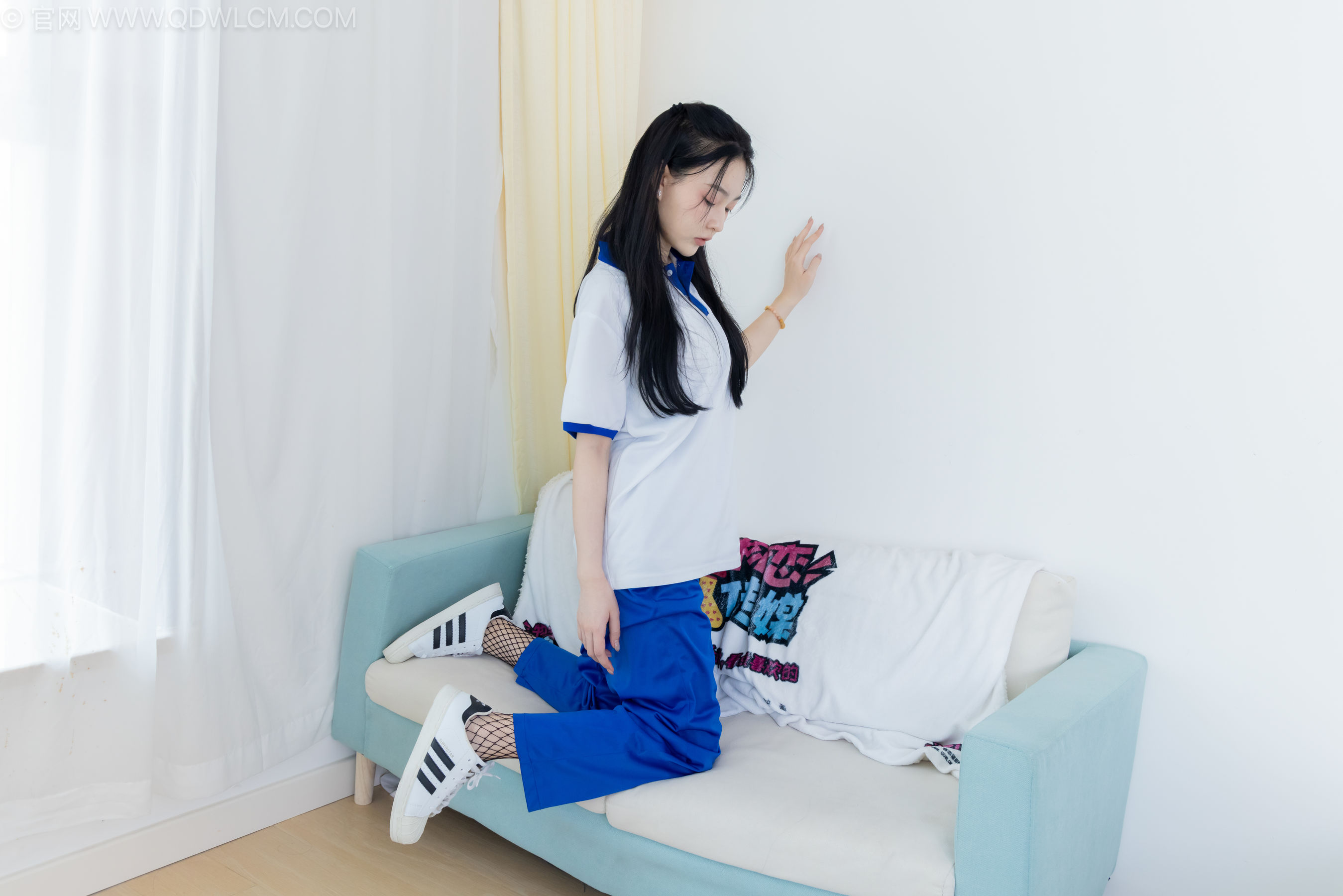 物恋传媒 No.2241 美兔 -板鞋、黑网袜、校服裤里丝/(155P)