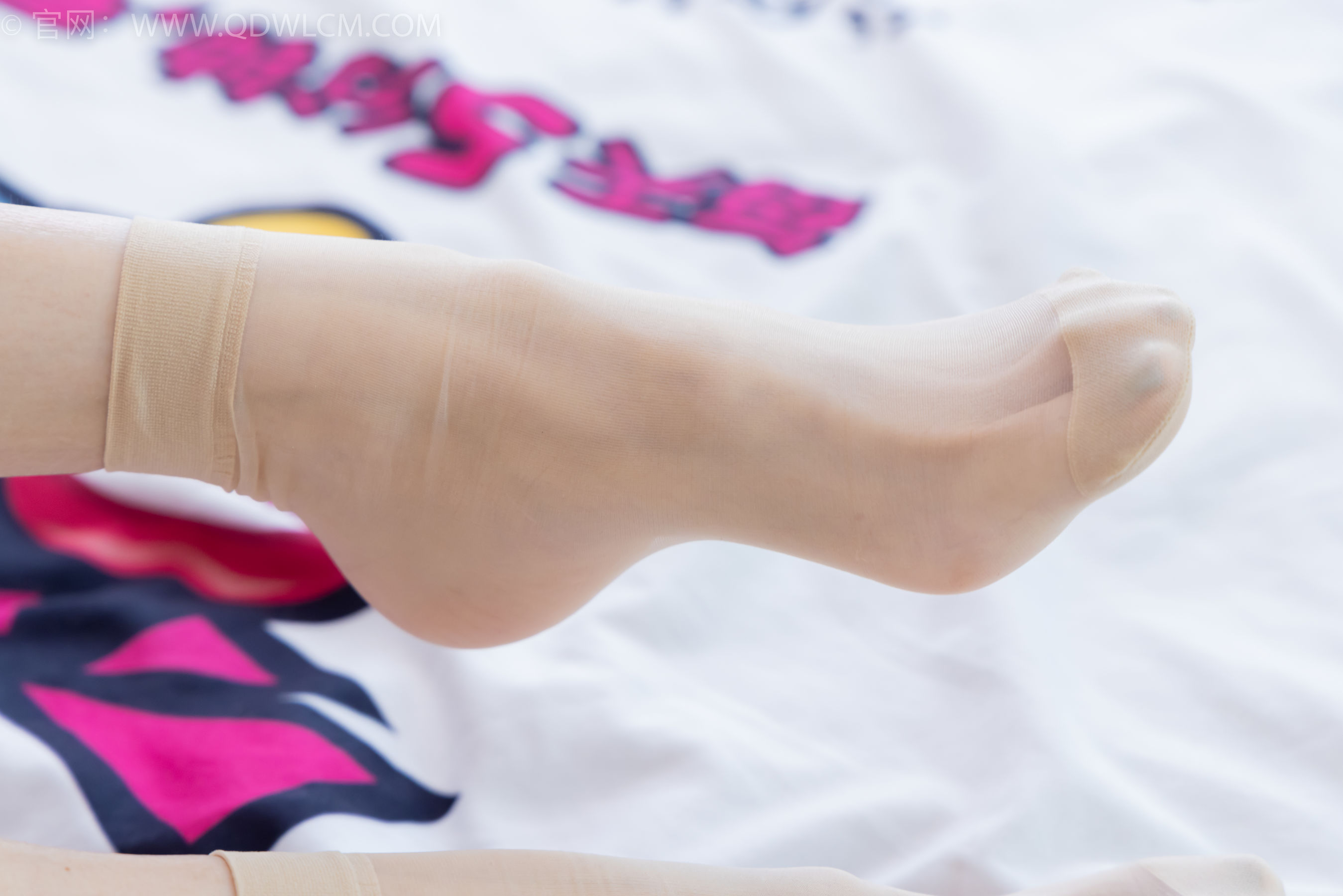 物恋传媒 No.2245 茯苓 -板鞋、短款薄肉丝、裸足/(190P)