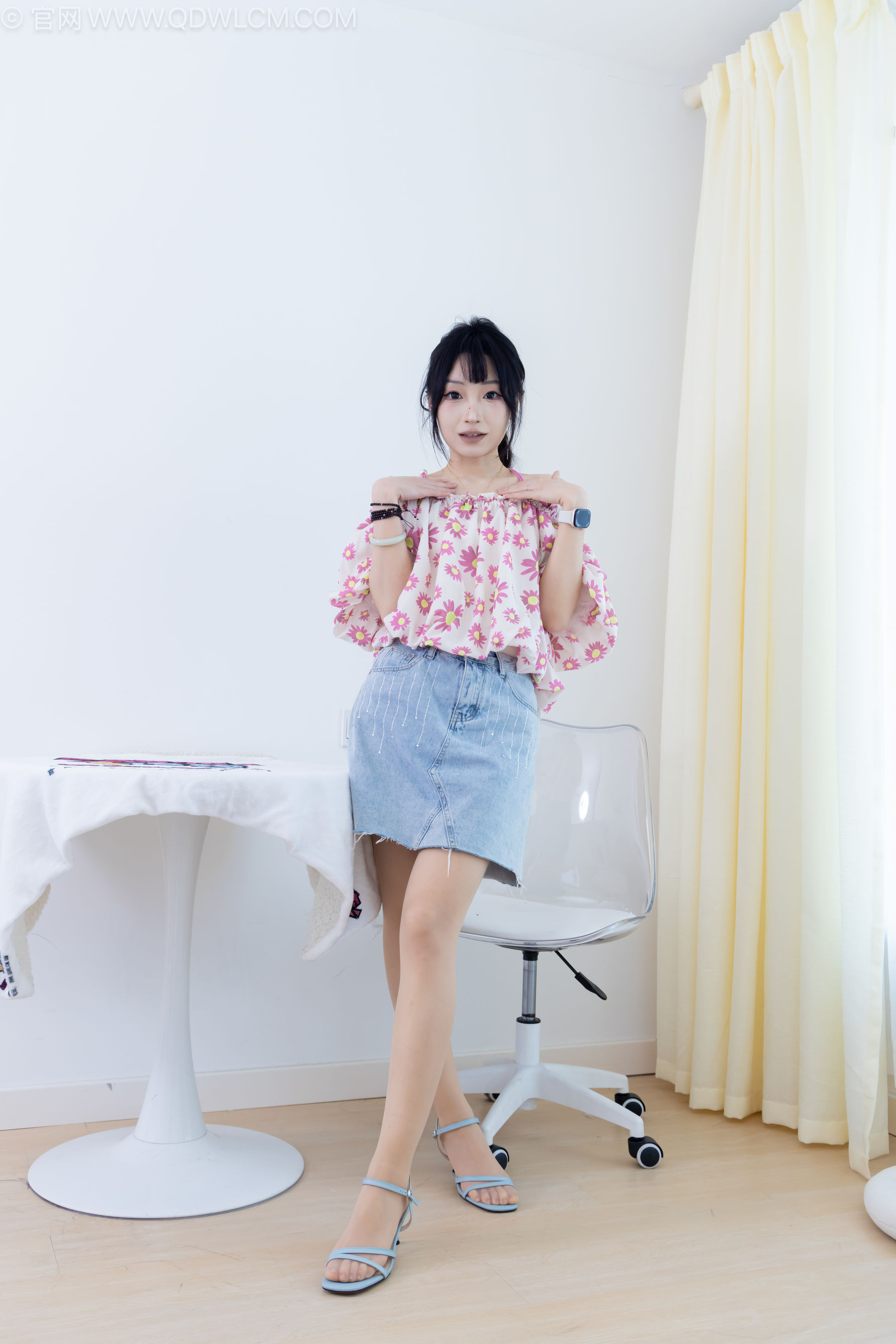 物恋传媒 No.2240 嘟嘟 -三双高跟鞋、薄肉丝、裸足、视频以超近景特写为主/(155P)