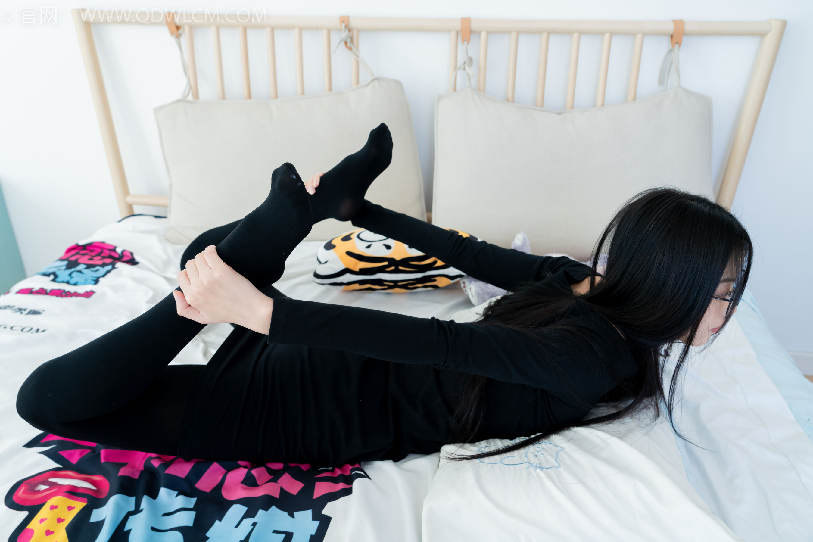 物恋传媒 No.2256 茯苓 -平底鞋、厚肉丝、厚黑丝、皮筋绑脚和挠脚心剧情/(220P)