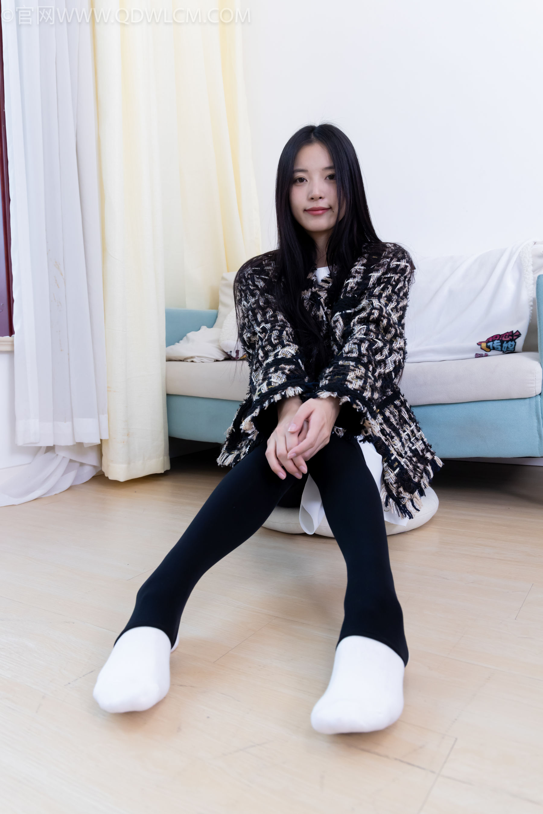 物恋传媒 No.2260 茯苓 -板鞋、黑色踩脚裤、白棉袜/(156P)