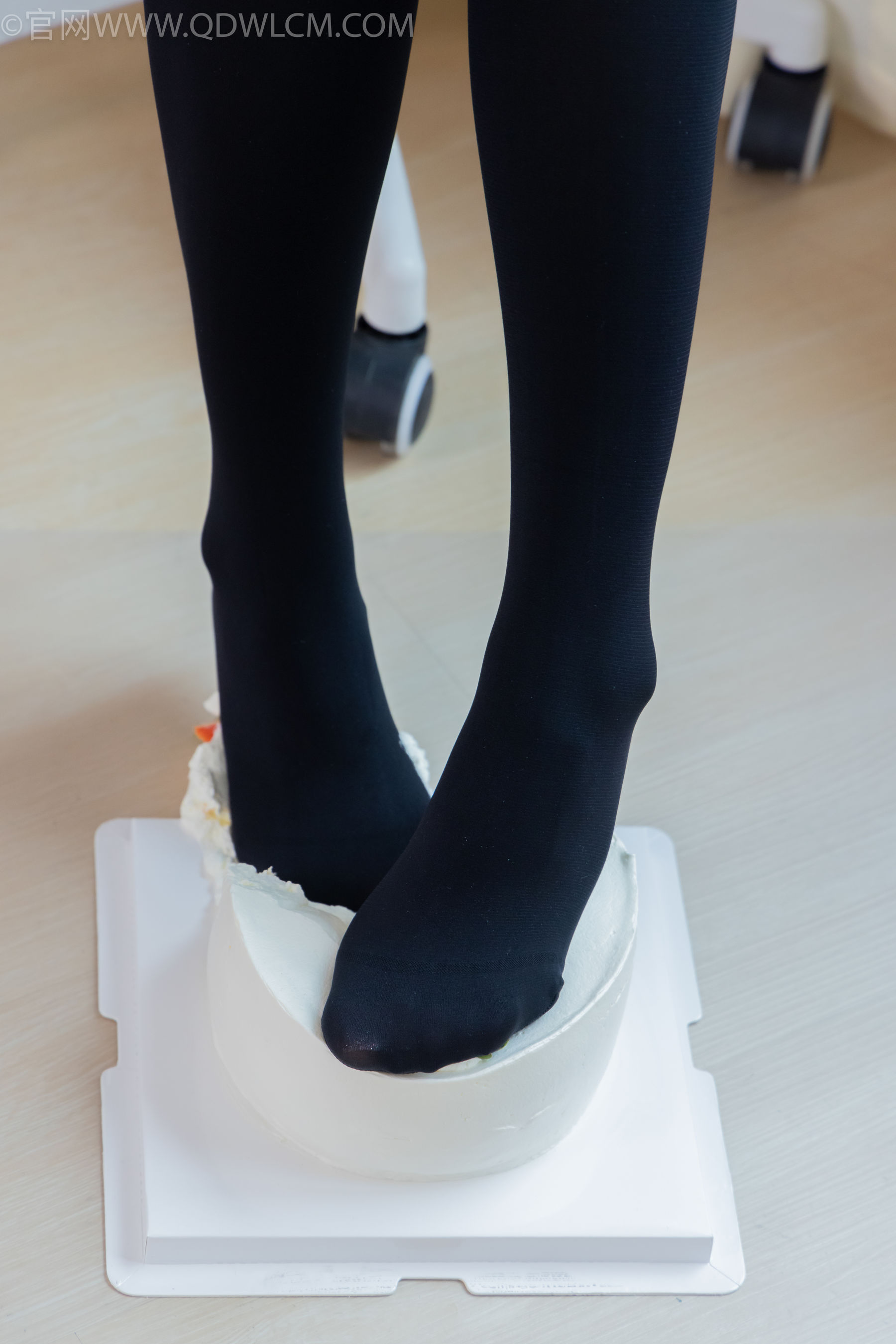 物恋传媒 No.2265 恬恬 -平底鞋、厚黑丝、厚黑丝踩奶油蛋糕剧情/(157P)