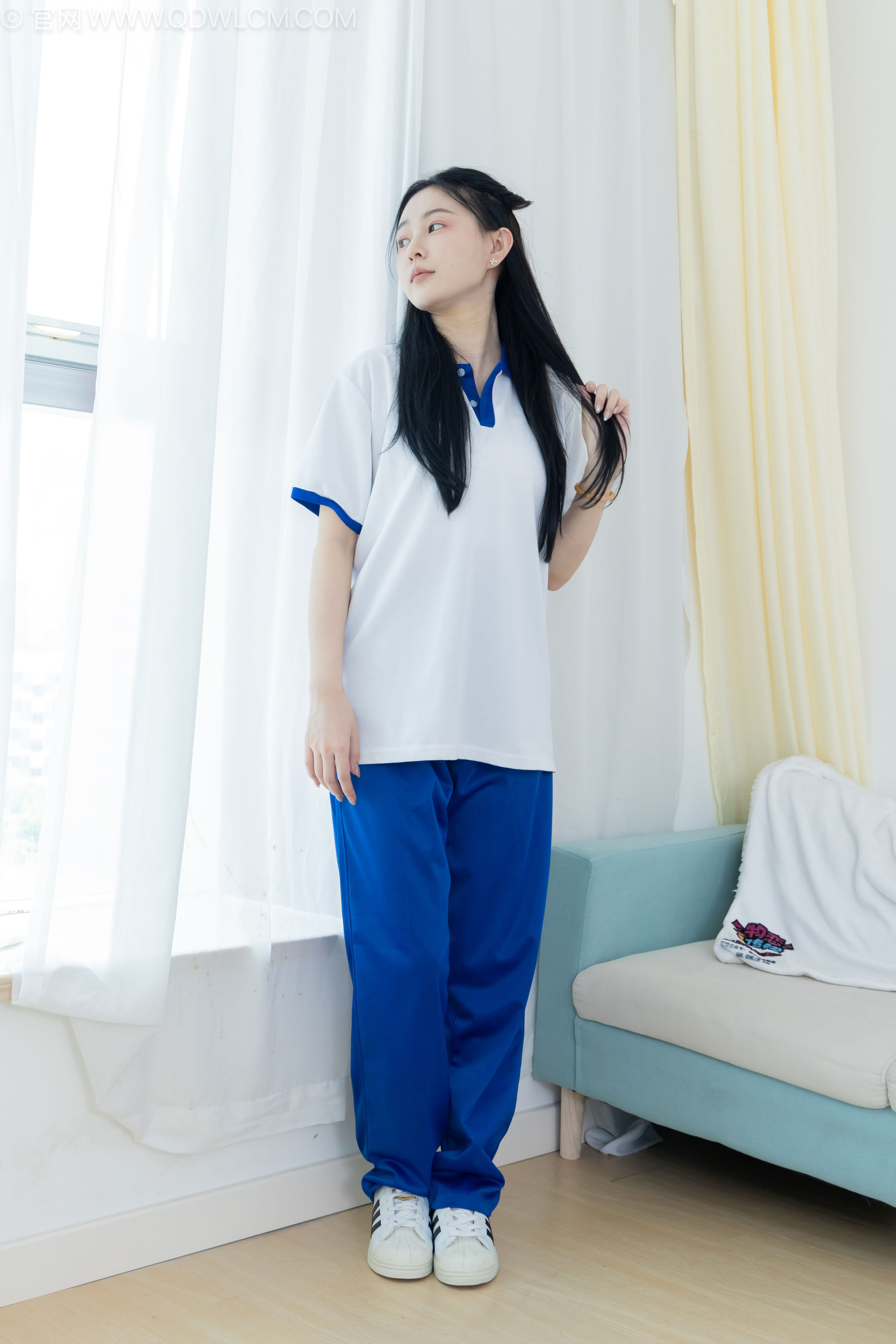 物恋传媒 No.2241 美兔 -板鞋、黑网袜、校服裤里丝/(155P)
