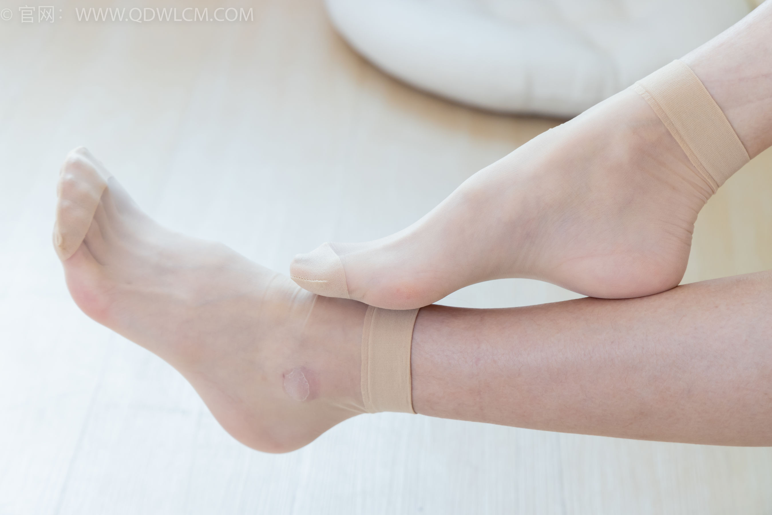 物恋传媒 No.2245 茯苓 -板鞋、短款薄肉丝、裸足/(190P)