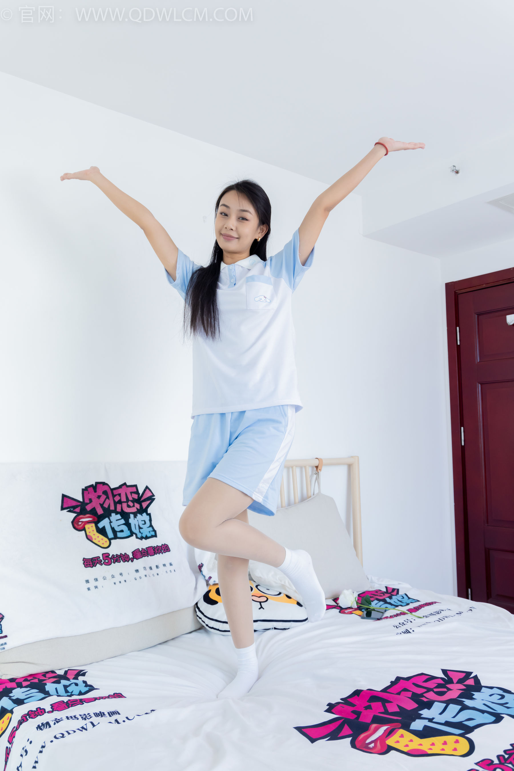 物恋传媒 No.2250 岚岚 -板鞋、白棉袜、薄肉丝、老头乐挠脚剧情/(150P)