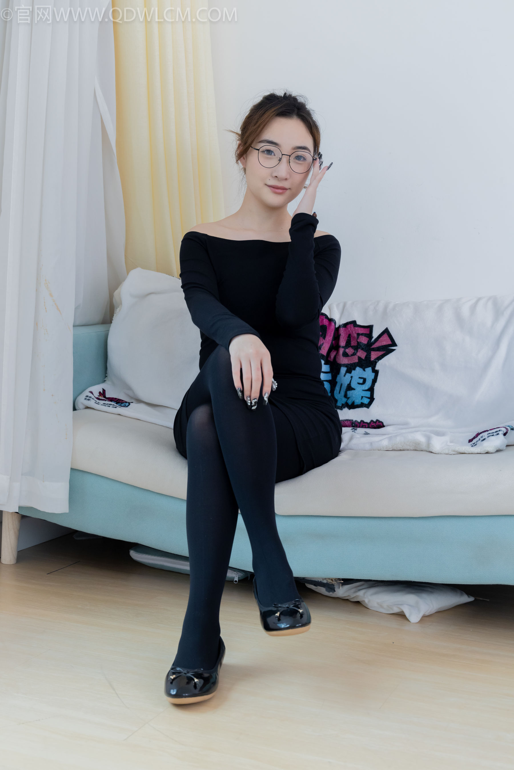 物恋传媒 No.2265 恬恬 -平底鞋、厚黑丝、厚黑丝踩奶油蛋糕剧情/(157P)