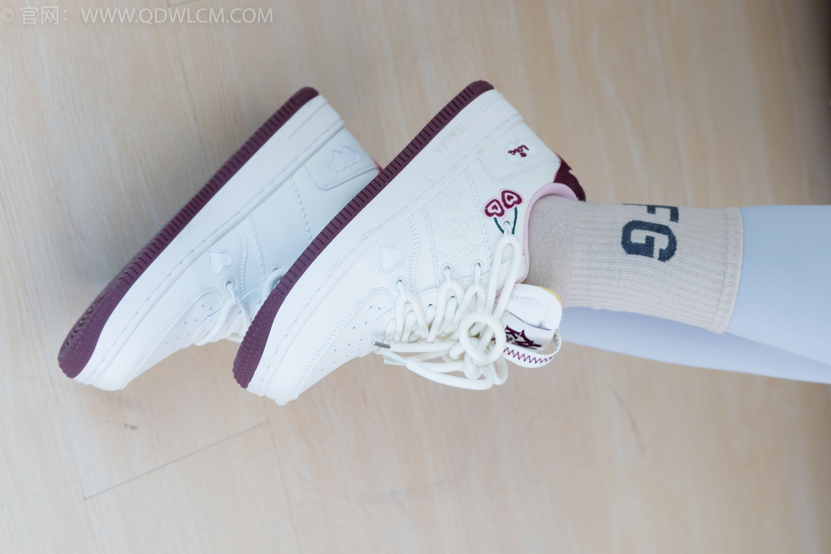 物恋传媒 No.2254 岚岚 -瑜伽裤、板鞋、两双棉袜/(160P)