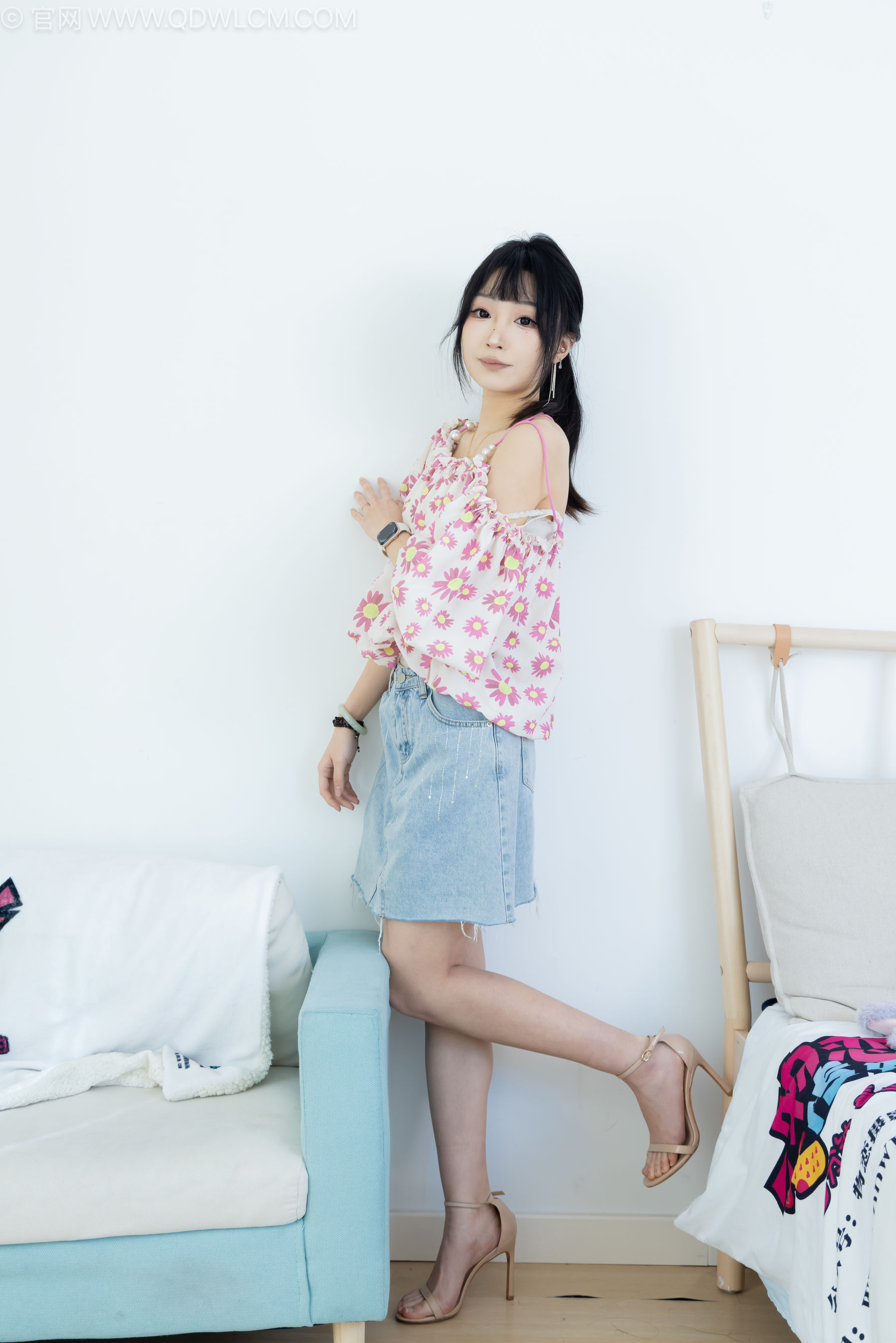 物恋传媒 No.2240 嘟嘟 -三双高跟鞋、薄肉丝、裸足、视频以超近景特写为主/(155P)