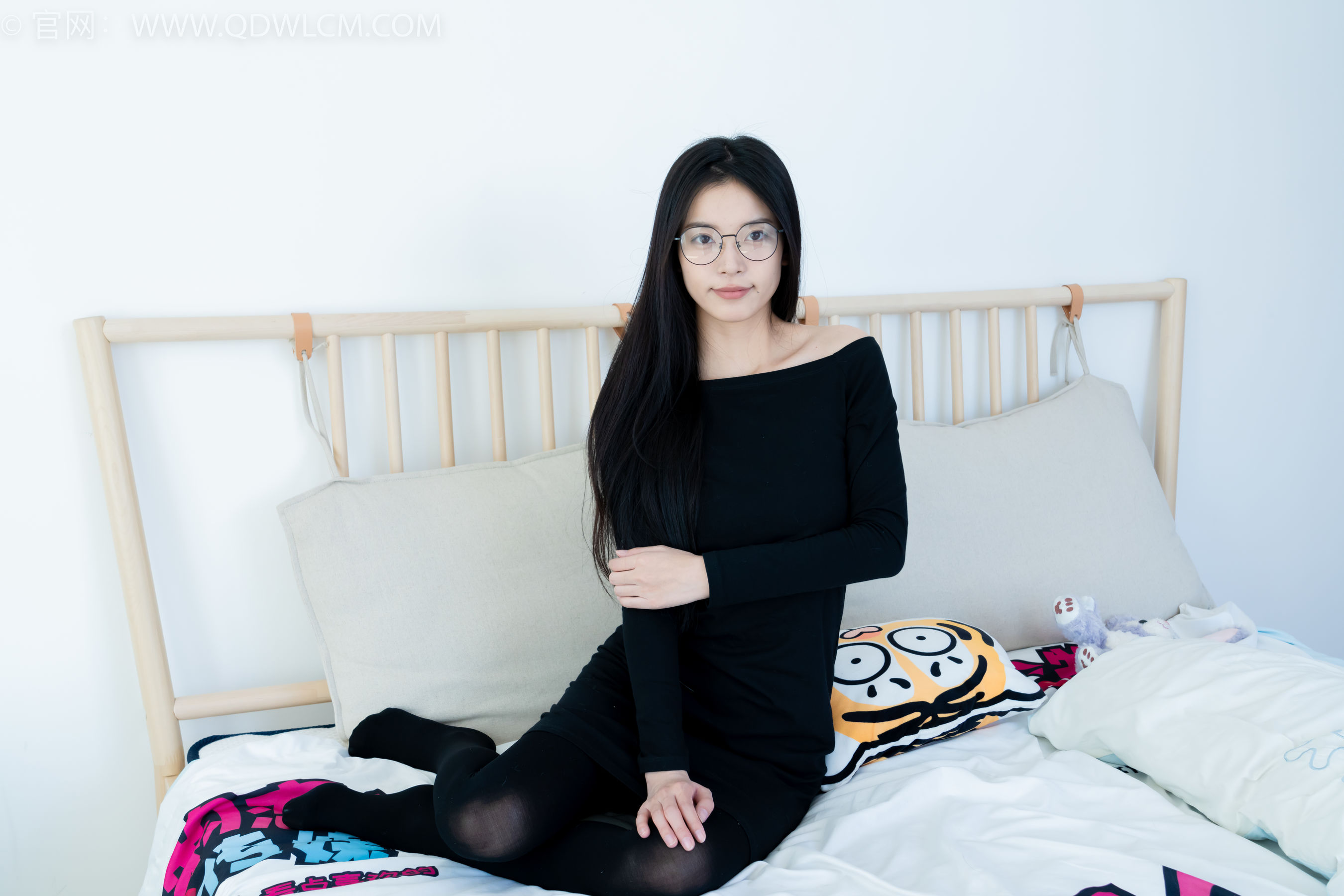 物恋传媒 No.2256 茯苓 -平底鞋、厚肉丝、厚黑丝、皮筋绑脚和挠脚心剧情/(220P)