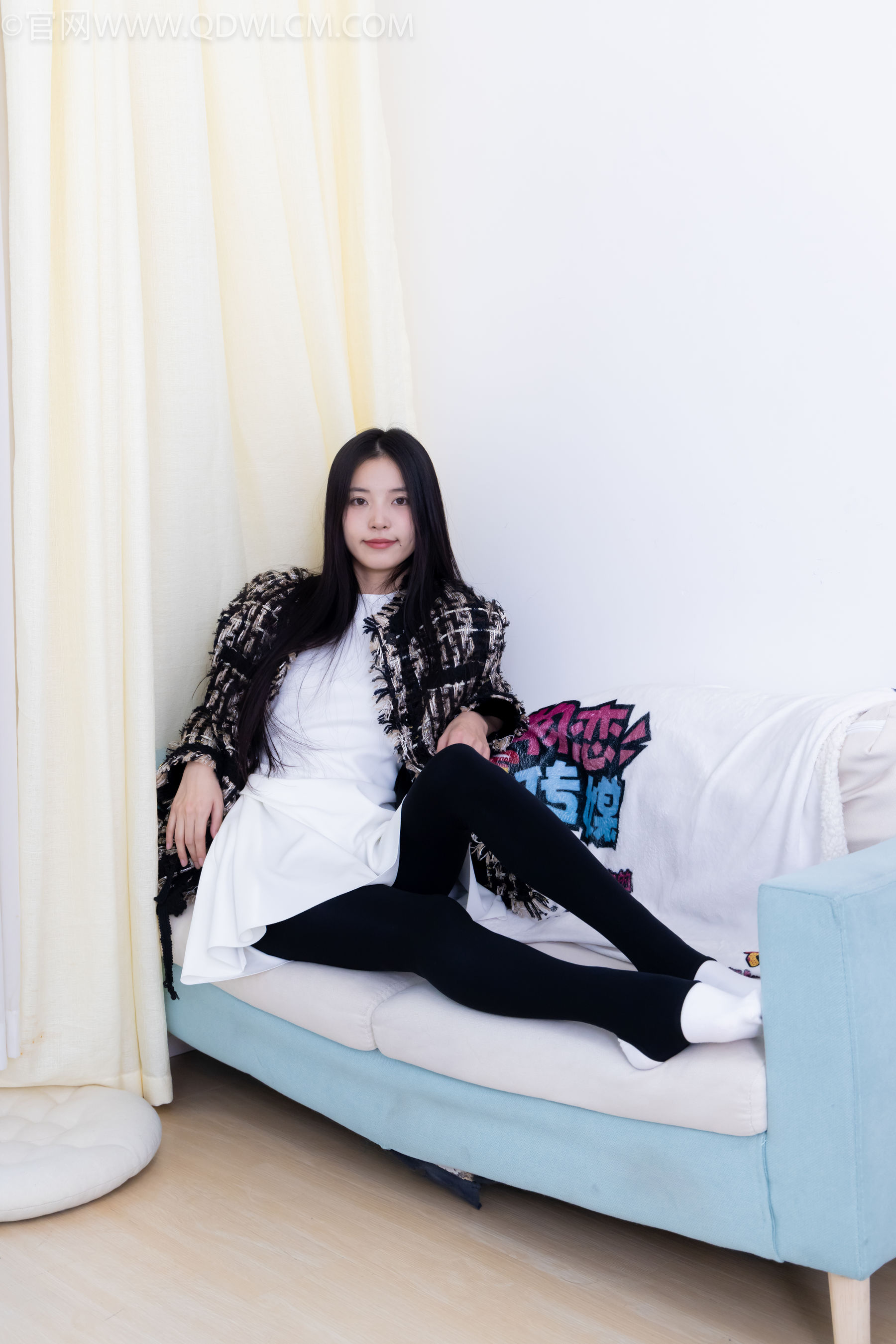 物恋传媒 No.2260 茯苓 -板鞋、黑色踩脚裤、白棉袜/(156P)