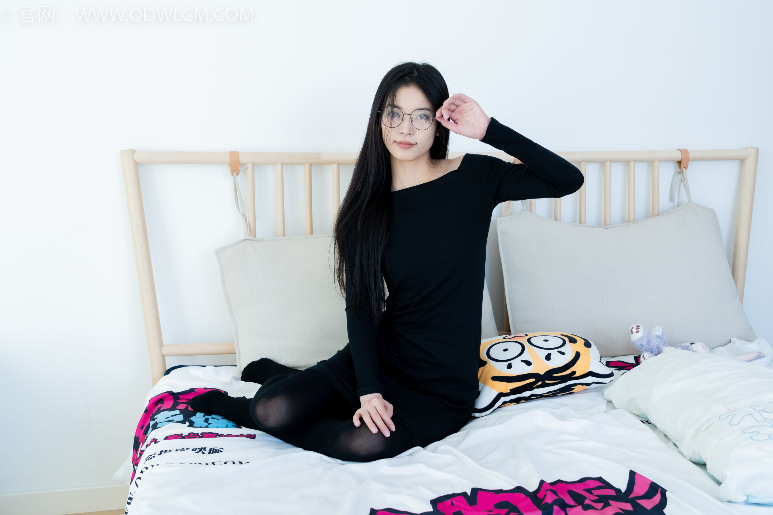 物恋传媒 No.2256 茯苓 -平底鞋、厚肉丝、厚黑丝、皮筋绑脚和挠脚心剧情/(220P)