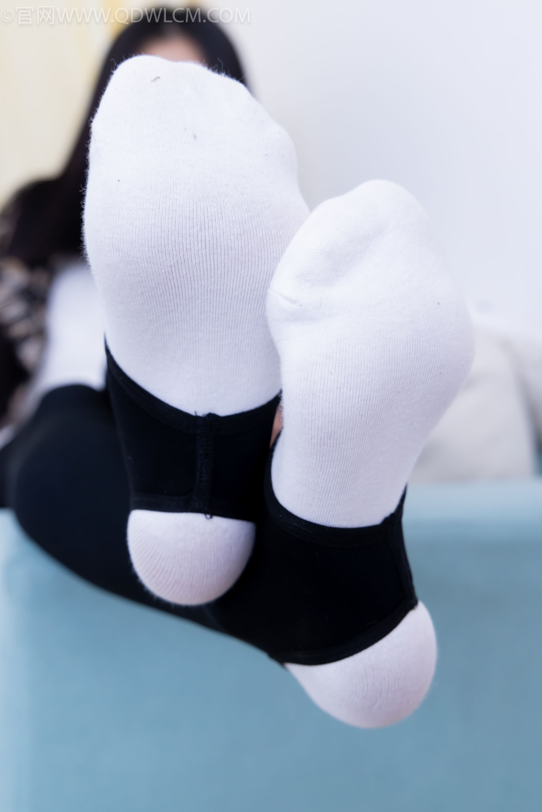 物恋传媒 No.2260 茯苓 -板鞋、黑色踩脚裤、白棉袜/(156P)