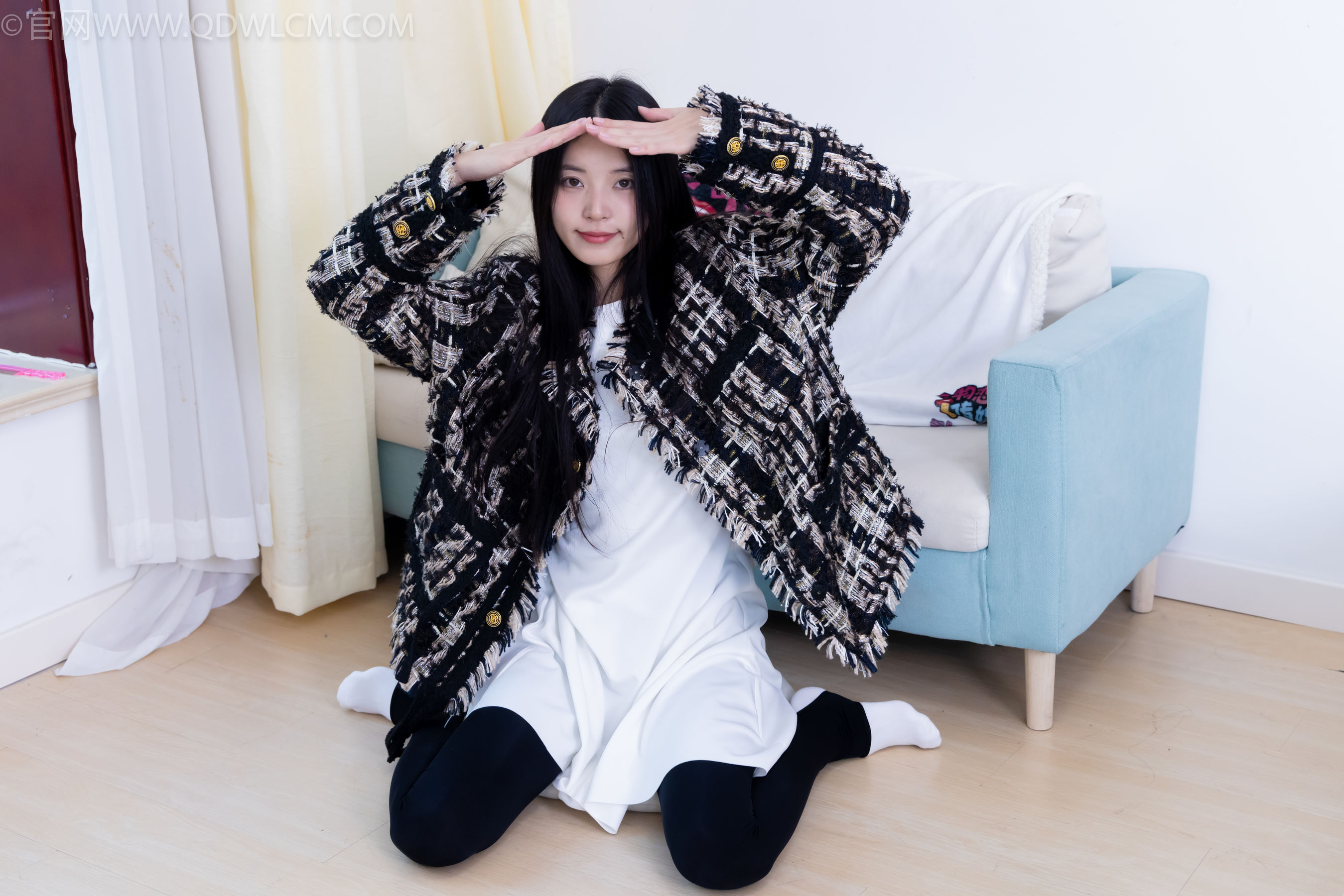 物恋传媒 No.2260 茯苓 -板鞋、黑色踩脚裤、白棉袜/(156P)