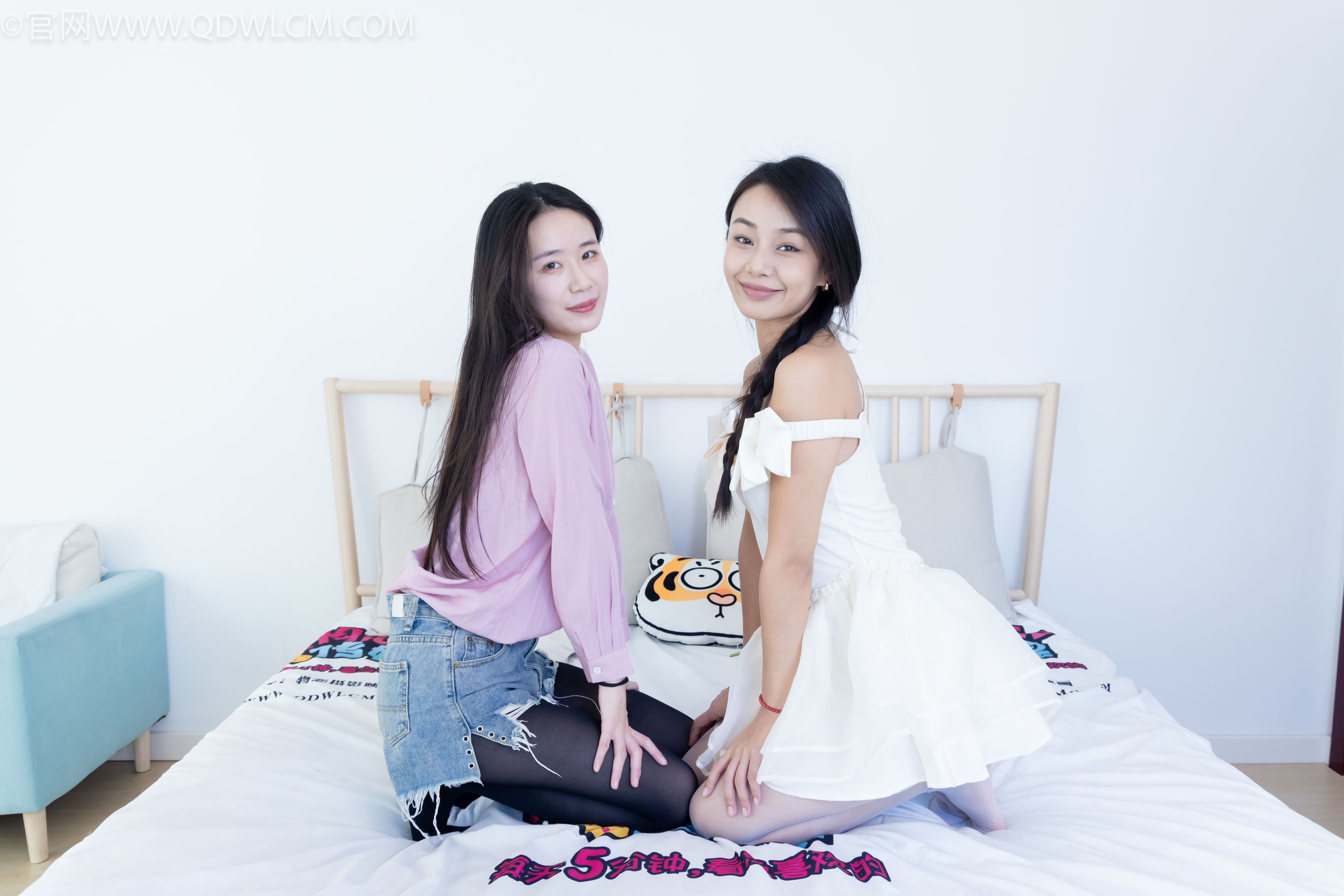 物恋传媒 No.2259 菜菜&岚岚 -平底鞋、高跟鞋、厚黑丝、薄白丝、裸足、运功疗伤剧情/(170P)