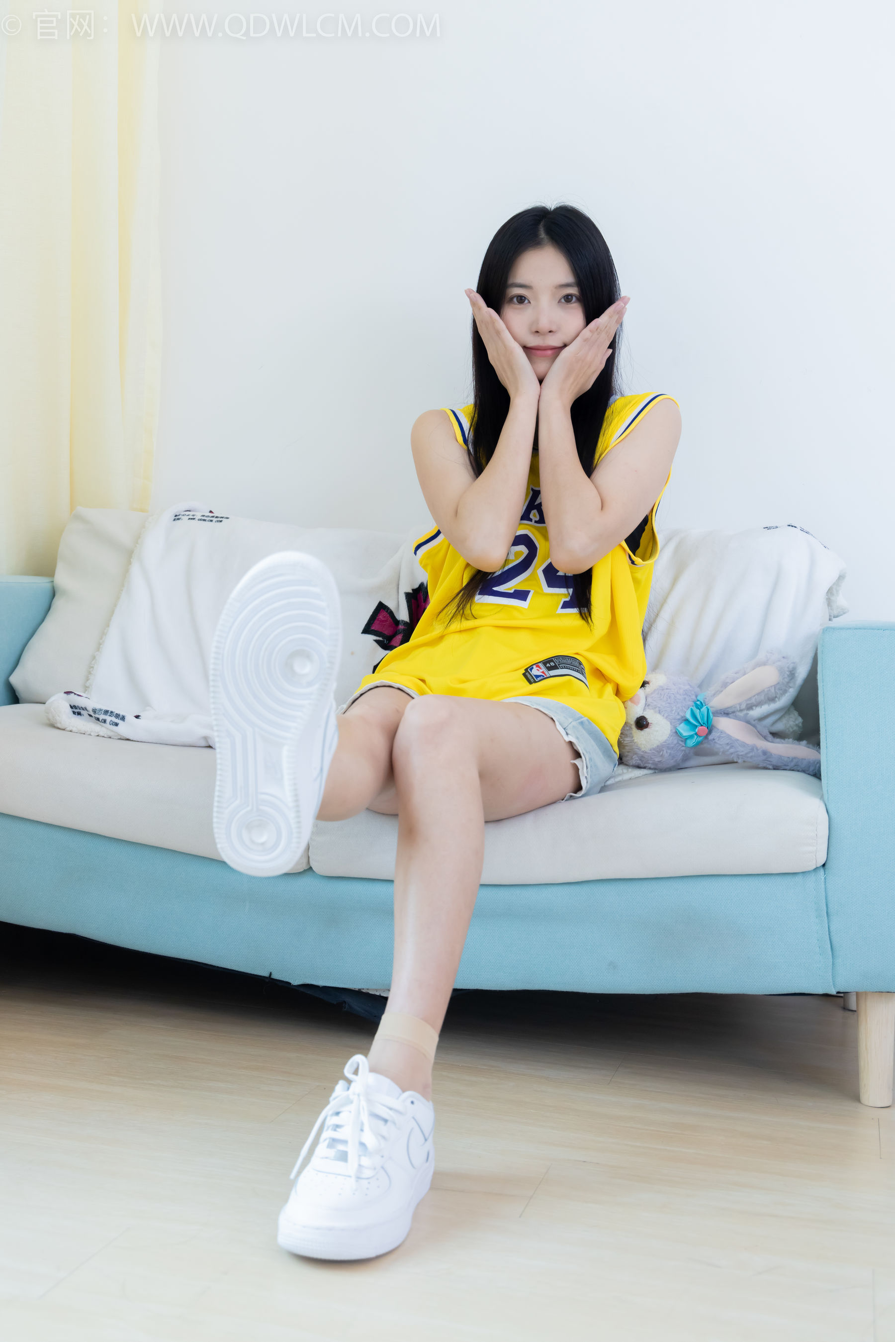 物恋传媒 No.2245 茯苓 -板鞋、短款薄肉丝、裸足/(190P)