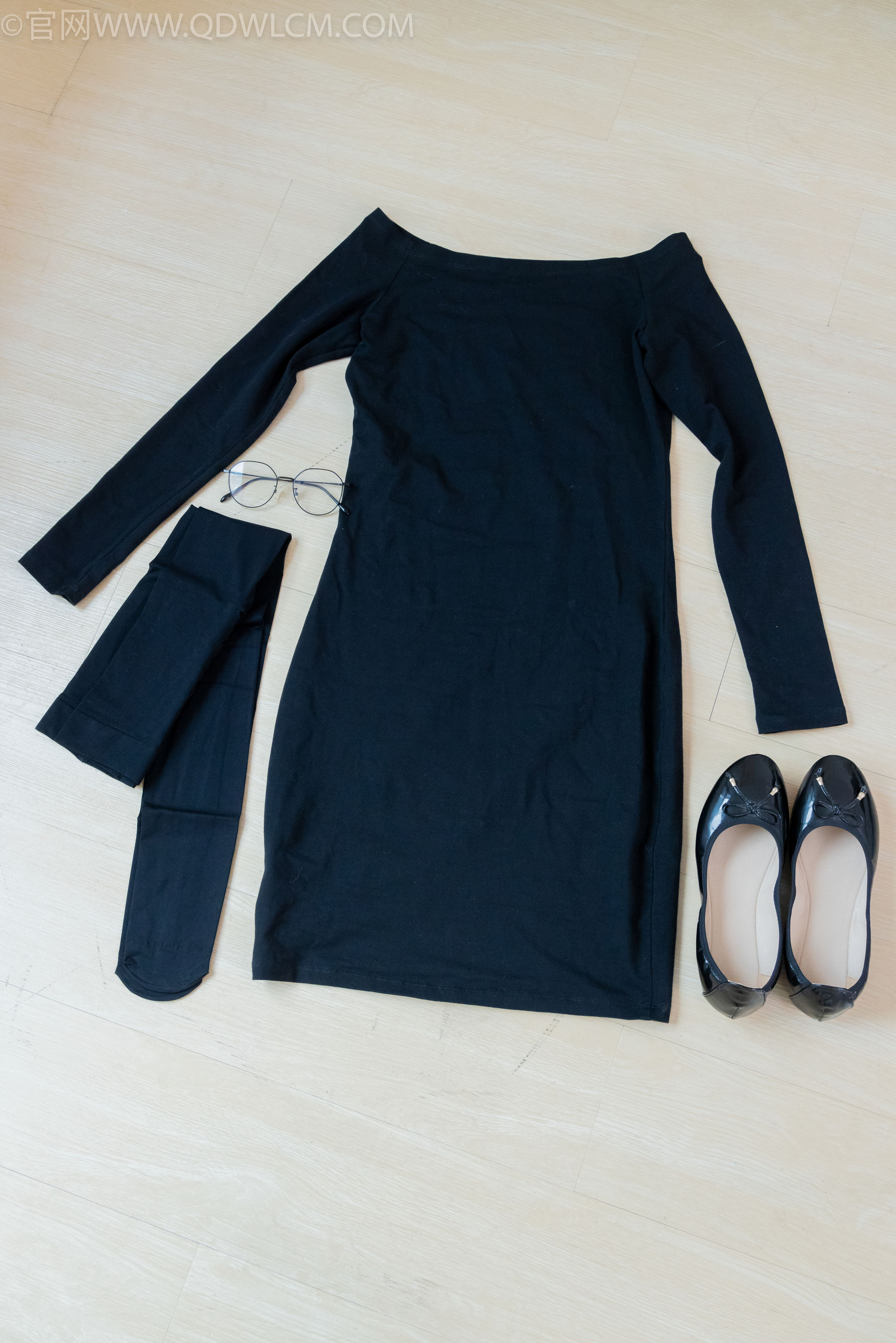 物恋传媒 No.2265 恬恬 -平底鞋、厚黑丝、厚黑丝踩奶油蛋糕剧情/(157P)