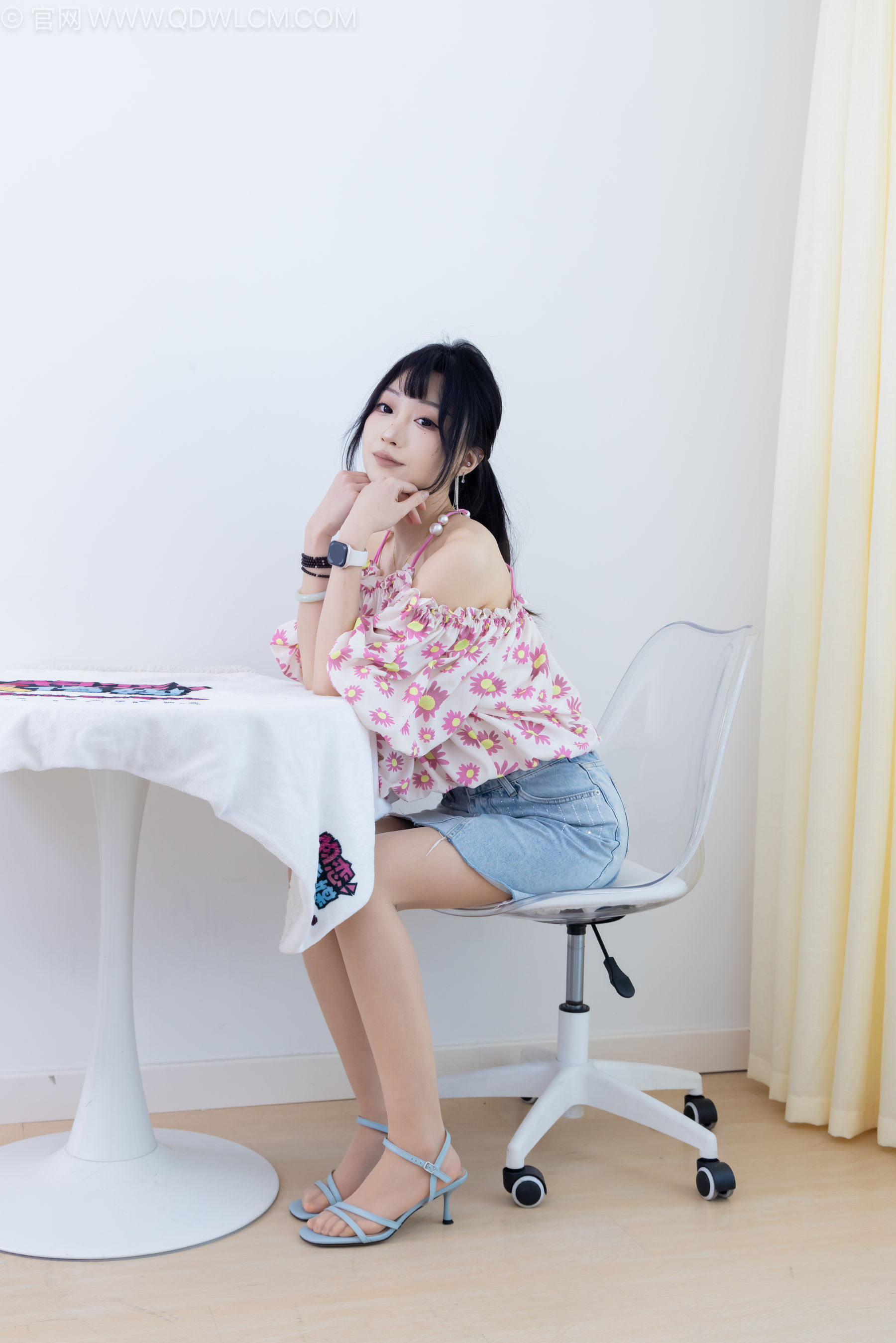 物恋传媒 No.2240 嘟嘟 -三双高跟鞋、薄肉丝、裸足、视频以超近景特写为主/(155P)