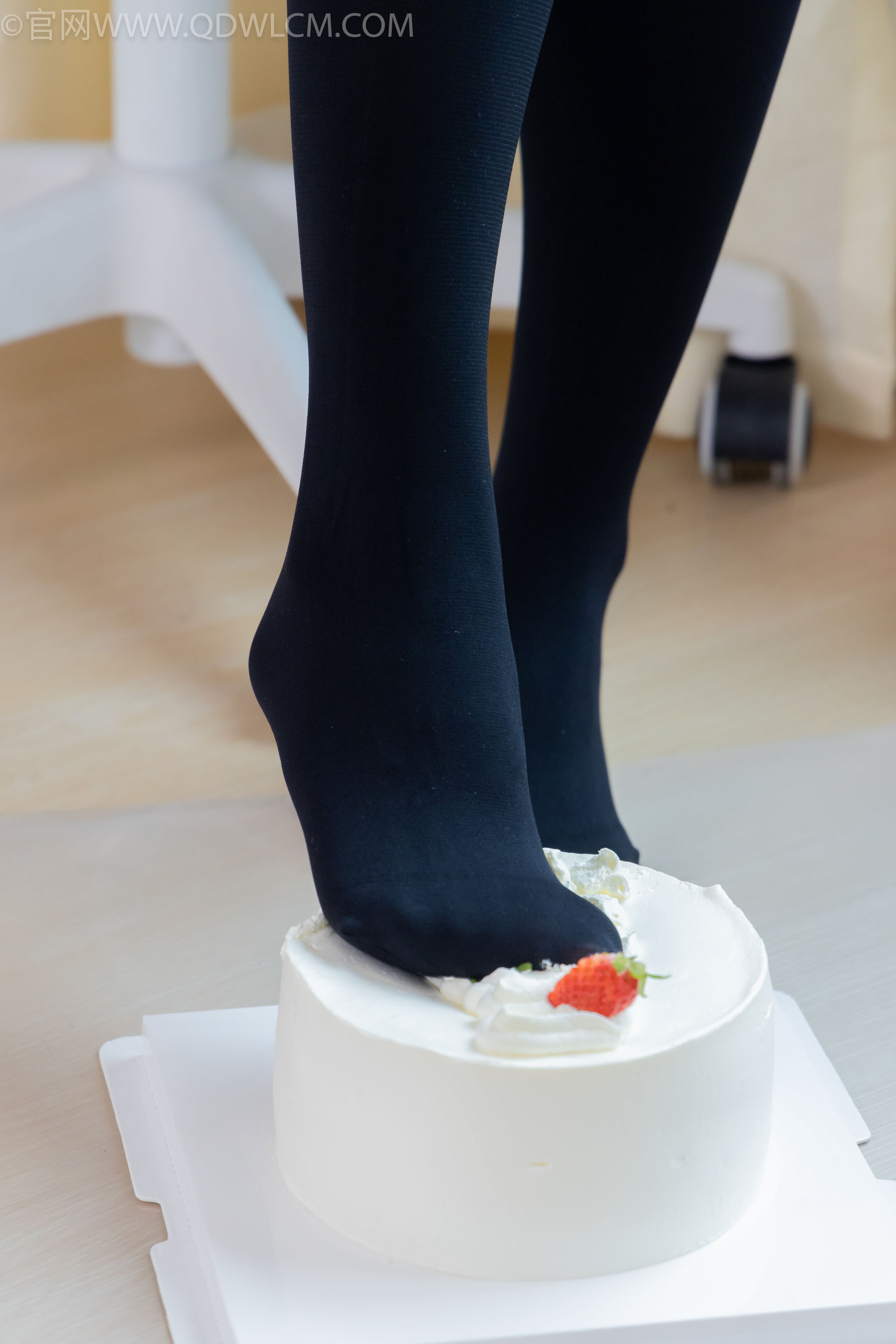 物恋传媒 No.2265 恬恬 -平底鞋、厚黑丝、厚黑丝踩奶油蛋糕剧情/(157P)