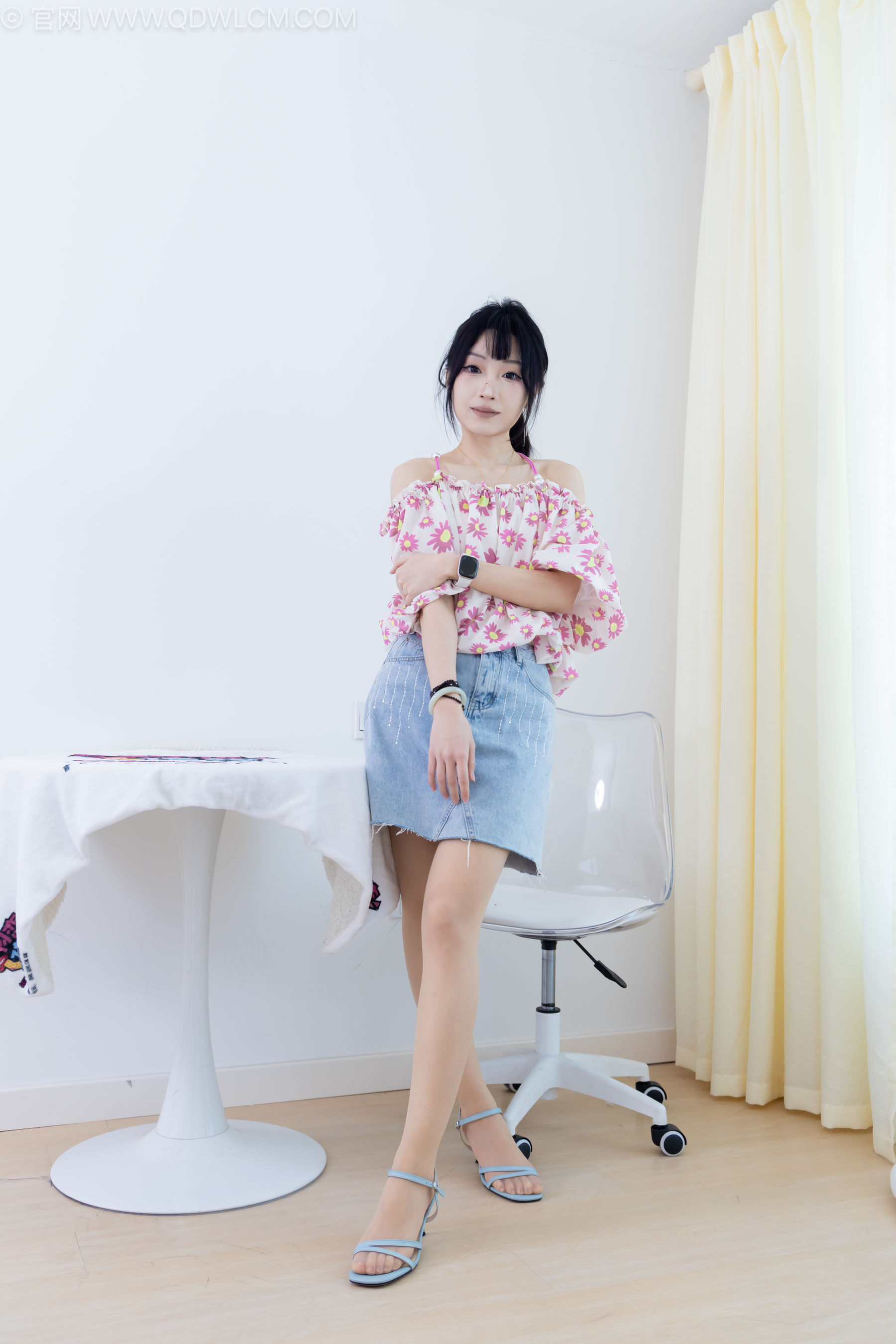 物恋传媒 No.2240 嘟嘟 -三双高跟鞋、薄肉丝、裸足、视频以超近景特写为主/(155P)