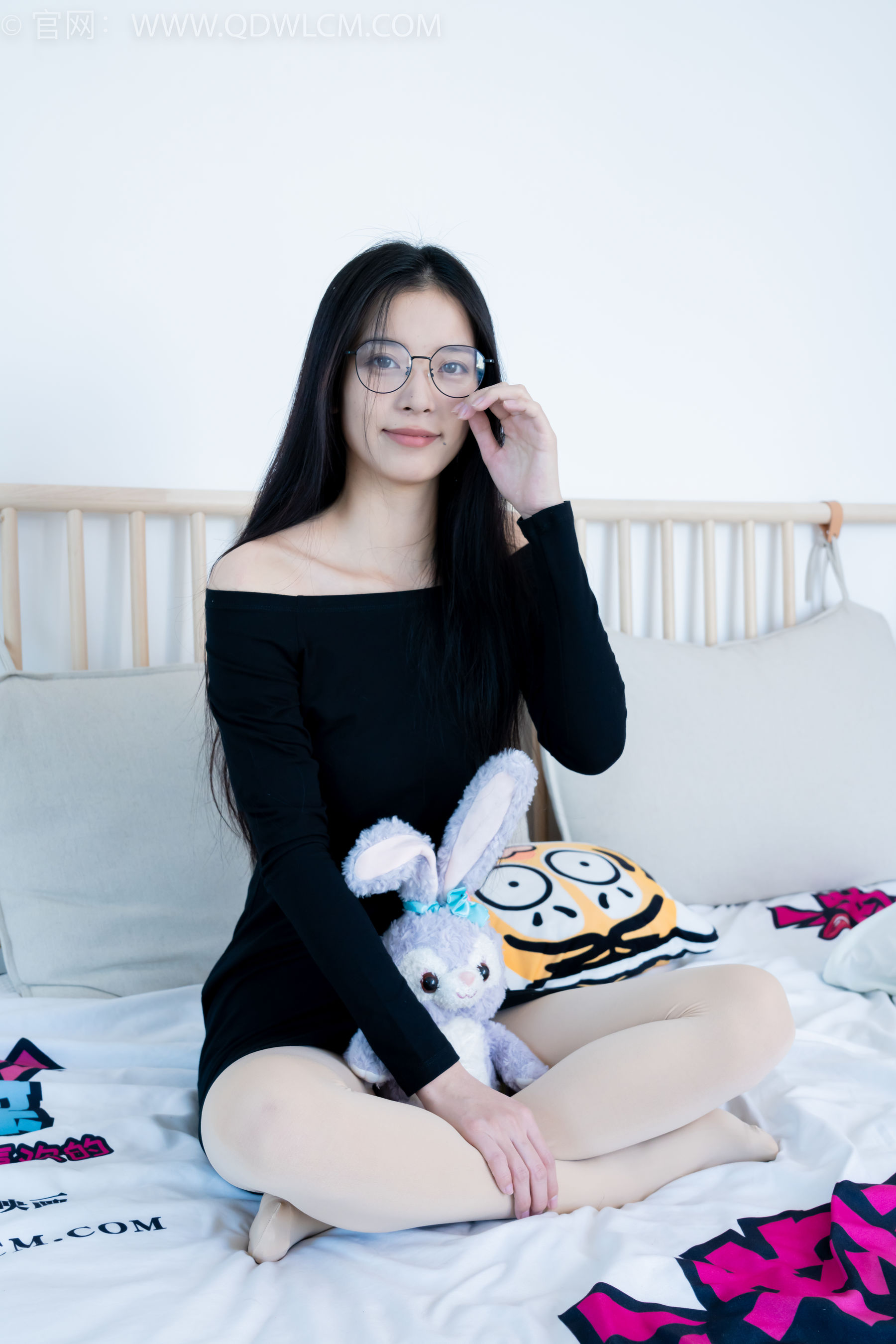 物恋传媒 No.2256 茯苓 -平底鞋、厚肉丝、厚黑丝、皮筋绑脚和挠脚心剧情/(220P)