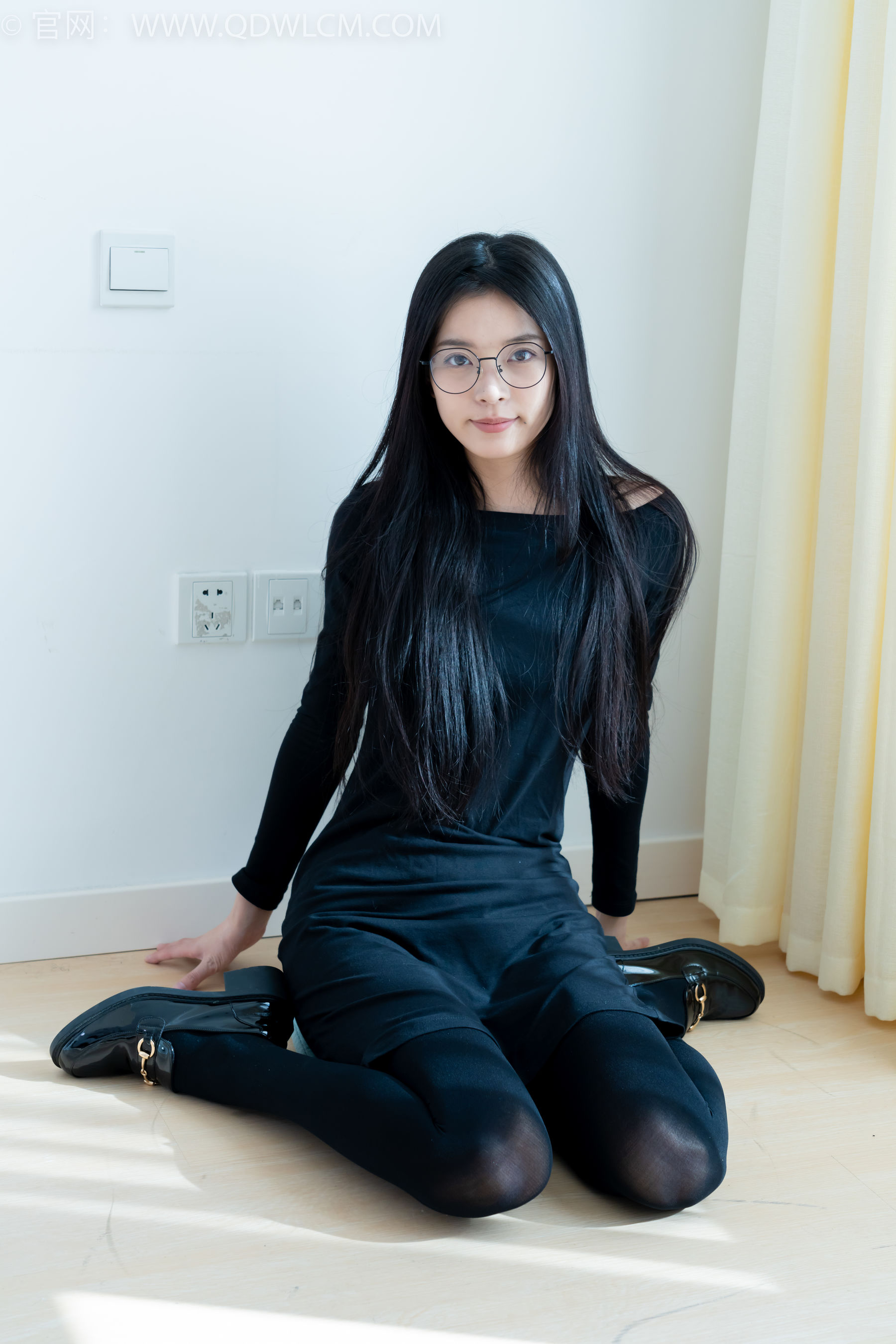 物恋传媒 No.2256 茯苓 -平底鞋、厚肉丝、厚黑丝、皮筋绑脚和挠脚心剧情/(220P)