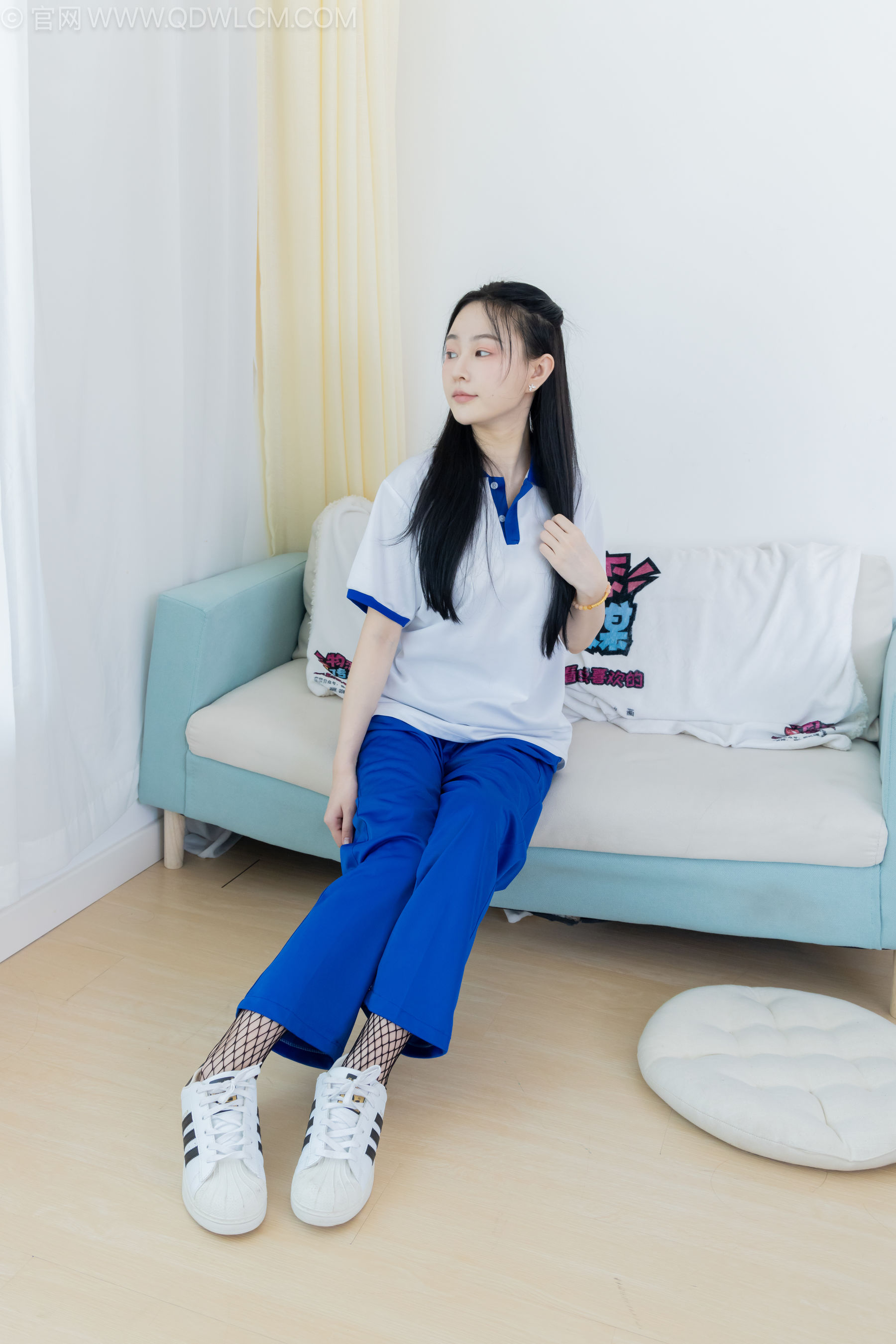 物恋传媒 No.2241 美兔 -板鞋、黑网袜、校服裤里丝/(155P)