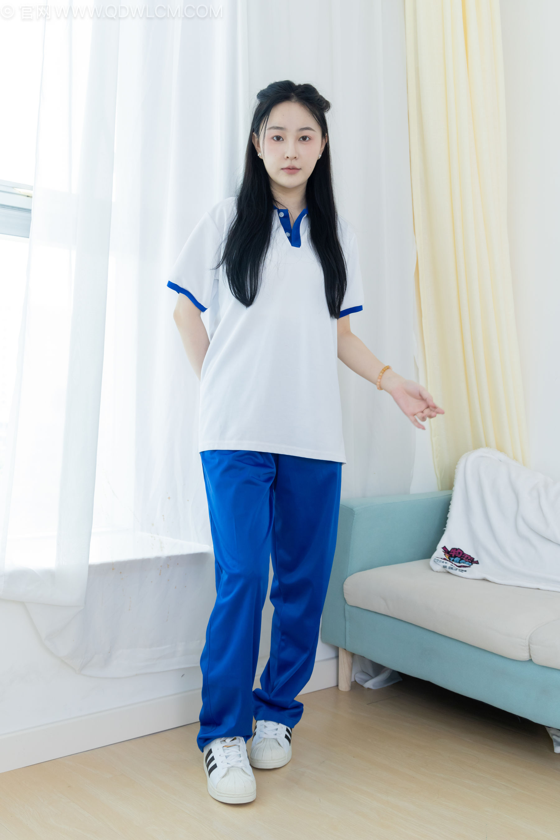 物恋传媒 No.2241 美兔 -板鞋、黑网袜、校服裤里丝/(155P)