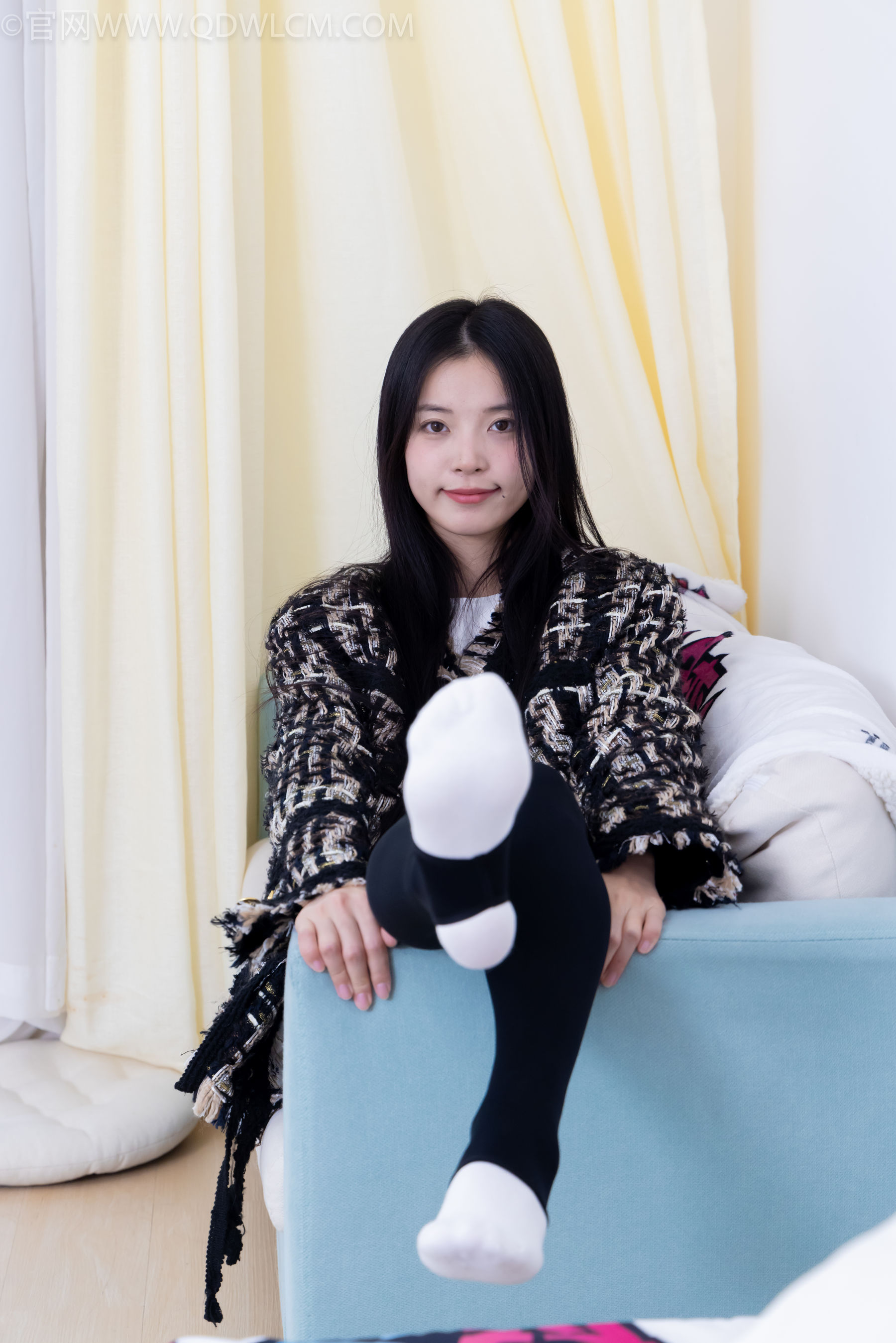 物恋传媒 No.2260 茯苓 -板鞋、黑色踩脚裤、白棉袜/(156P)