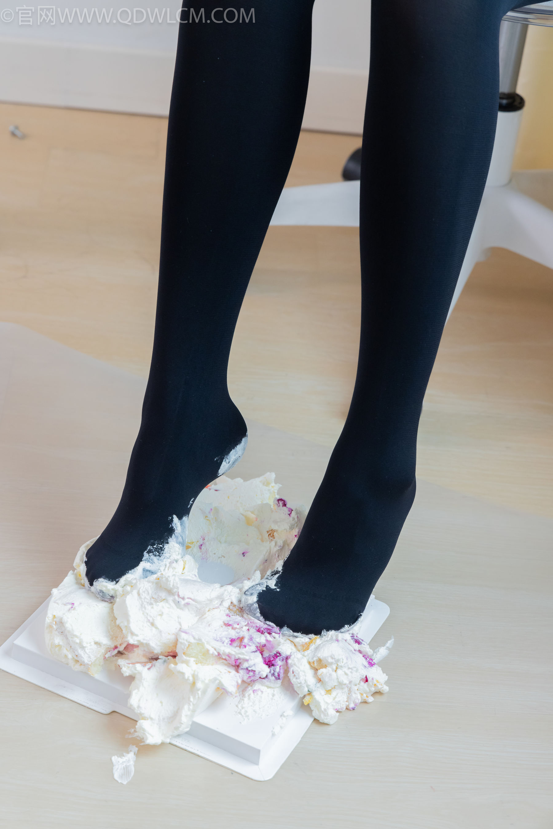 物恋传媒 No.2265 恬恬 -平底鞋、厚黑丝、厚黑丝踩奶油蛋糕剧情/(157P)