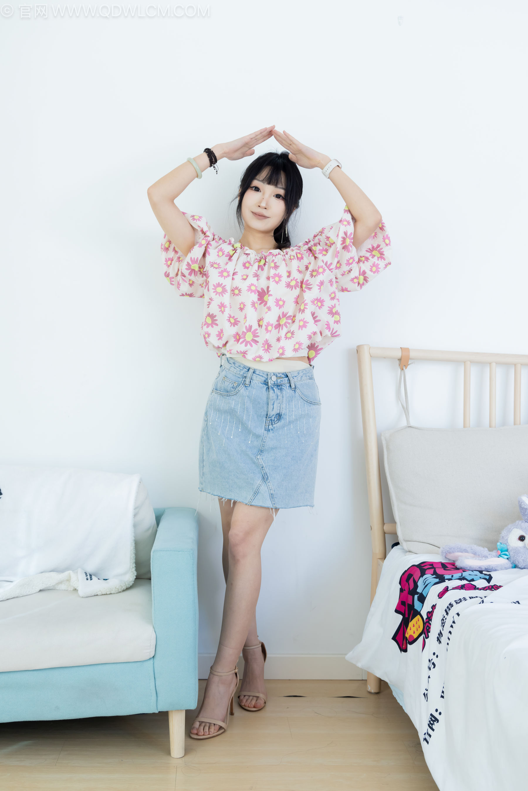 物恋传媒 No.2240 嘟嘟 -三双高跟鞋、薄肉丝、裸足、视频以超近景特写为主/(155P)