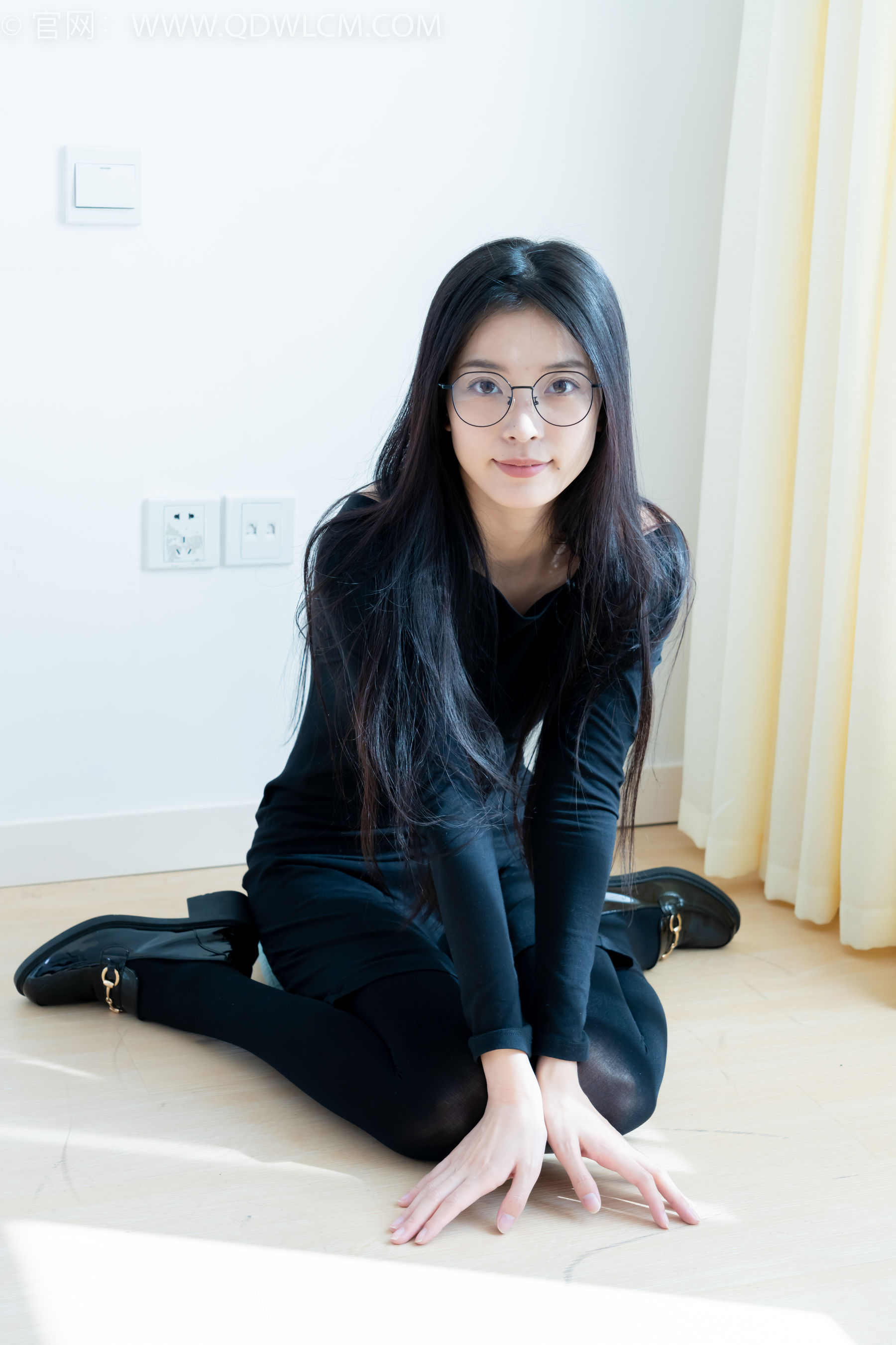 物恋传媒 No.2256 茯苓 -平底鞋、厚肉丝、厚黑丝、皮筋绑脚和挠脚心剧情/(220P)