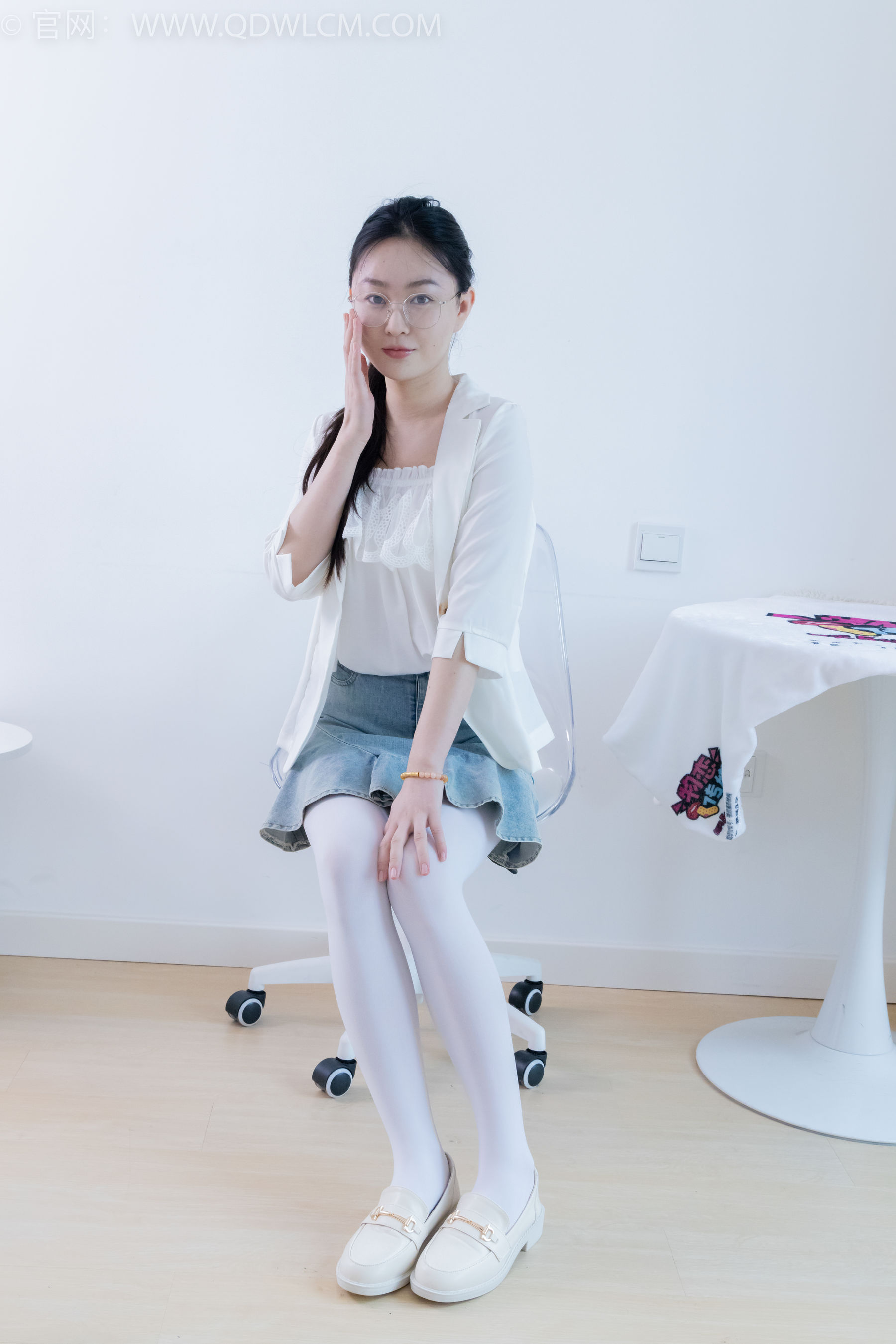 物恋传媒 No.2246 美兔 -皮鞋、厚白丝、皮筋绑脚老头乐挠脚剧情/(150P)