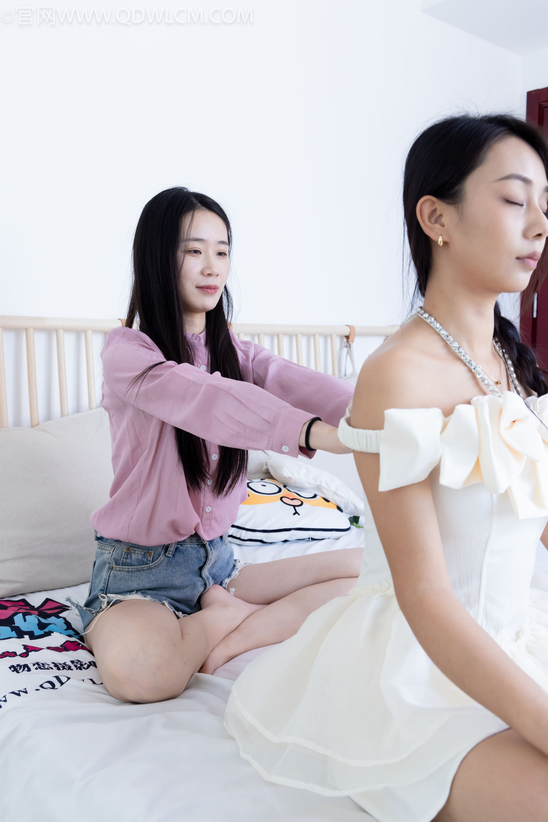 物恋传媒 No.2259 菜菜&岚岚 -平底鞋、高跟鞋、厚黑丝、薄白丝、裸足、运功疗伤剧情/(170P)